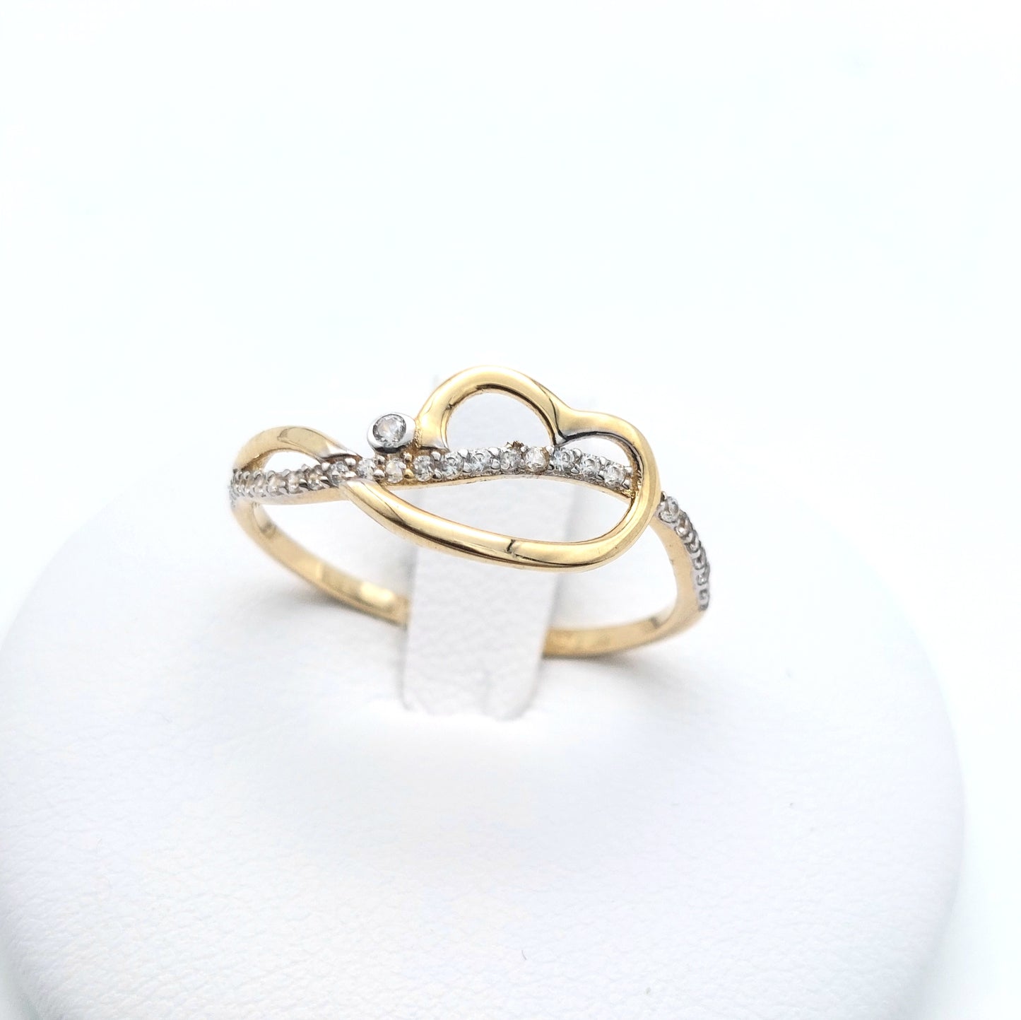 Anello cuore da Donna in Oro 18 KT con zirconi bianchi. AN-ORO069.