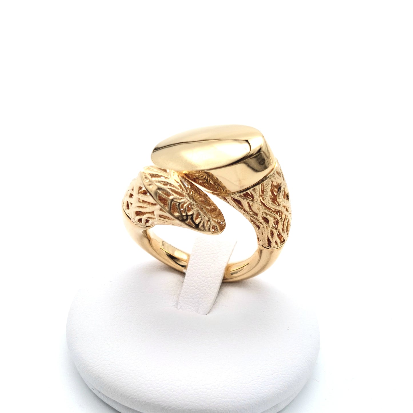 Anello in oro giallo 18 KT in elettroformatura. AN-ORO089.