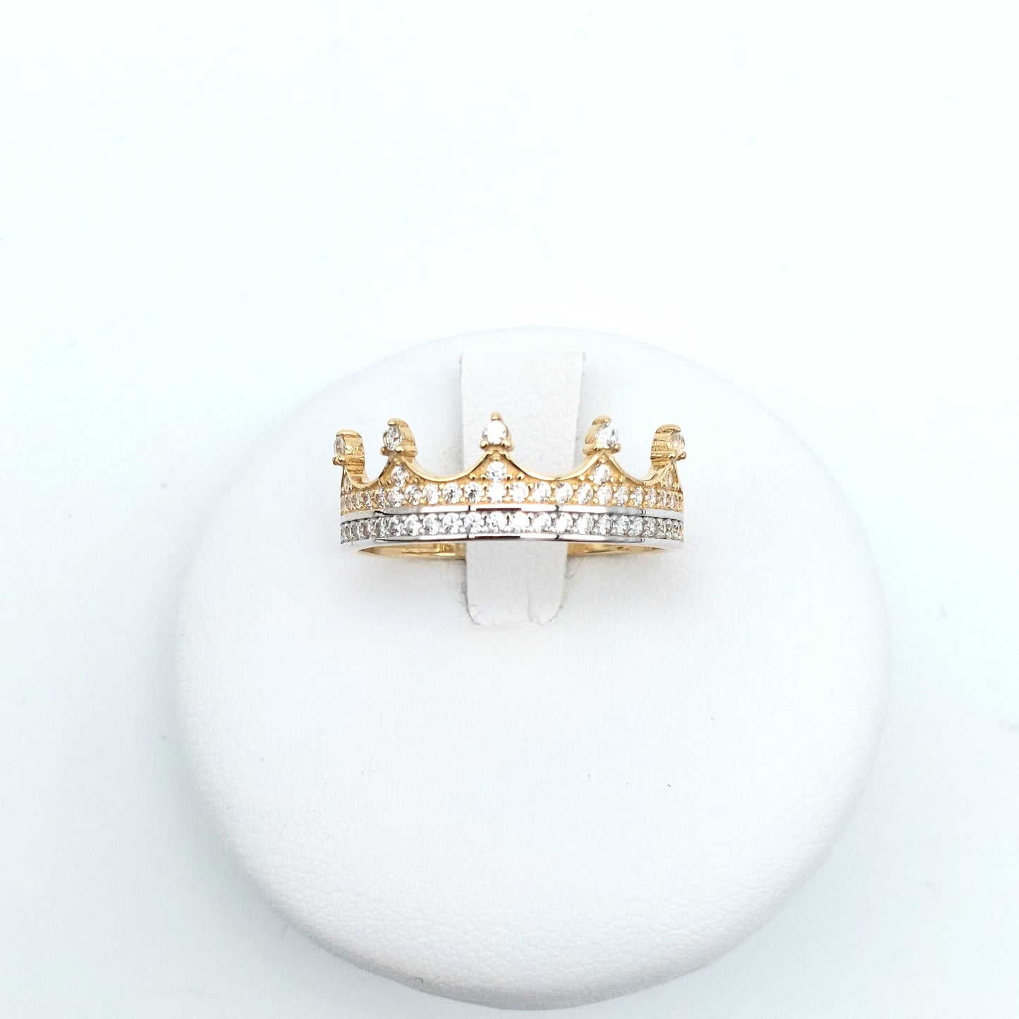 Anello corona in oro giallo e bianco 18 KT con zirconi bianchi.