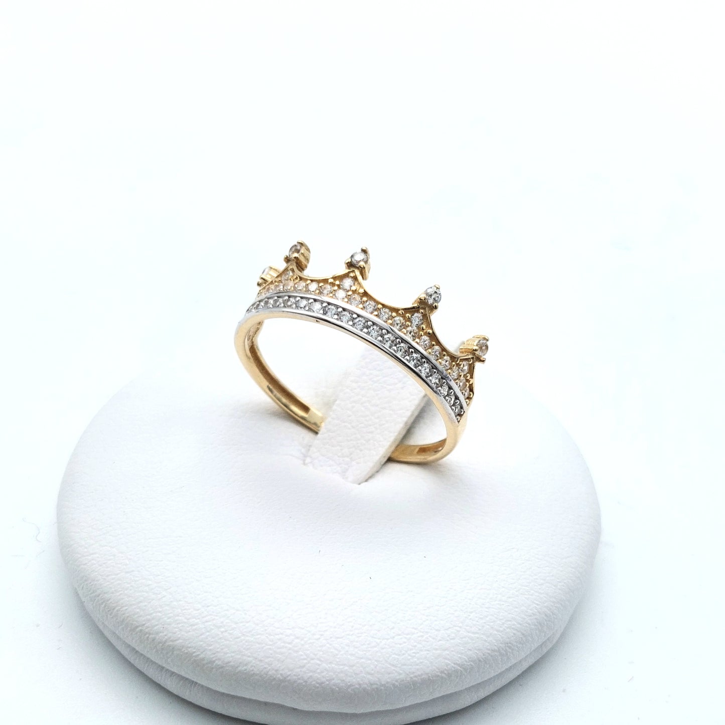 Anello corona in oro giallo e bianco 18 KT con zirconi bianchi.
