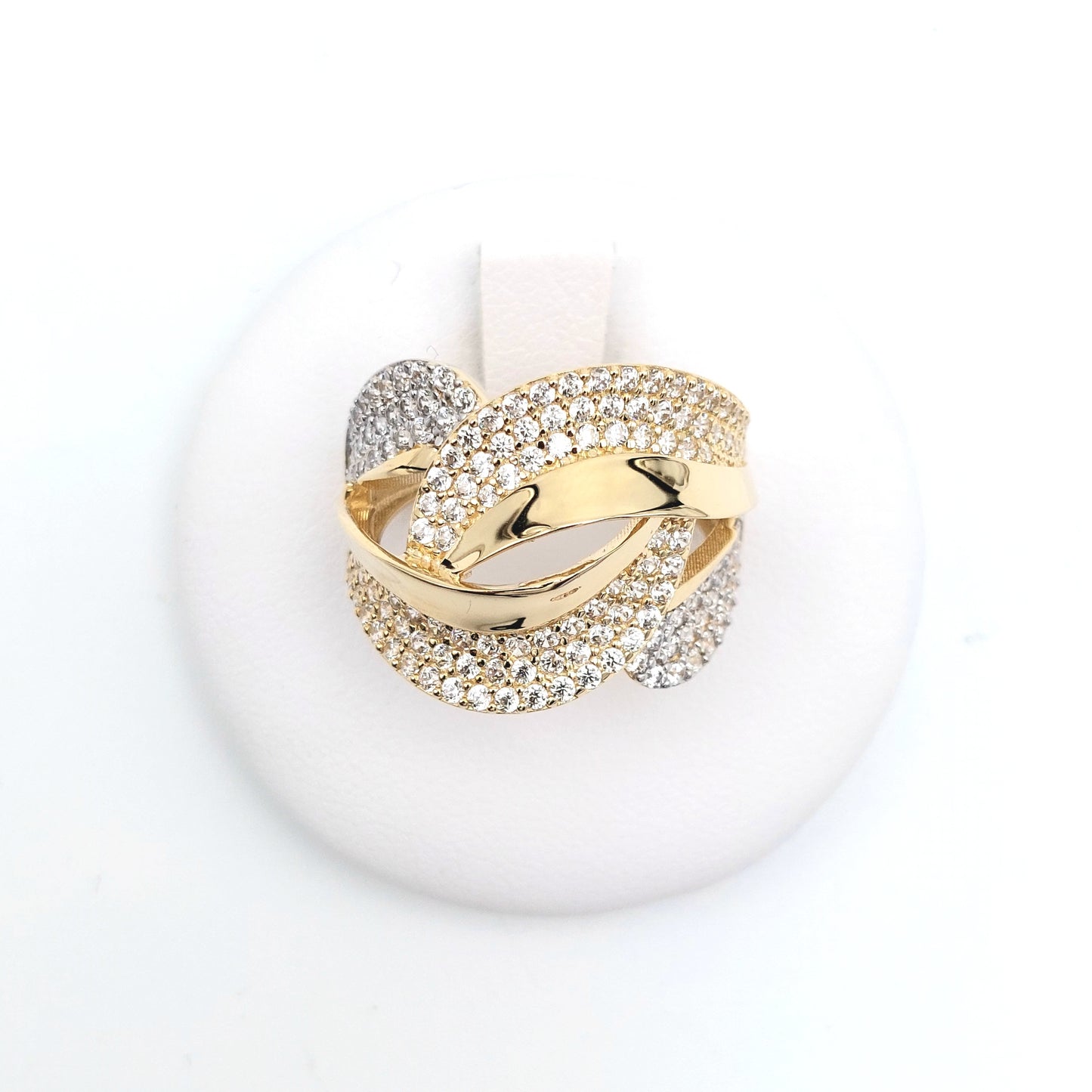 Anello in oro giallo e bianco 18 KT con zirconi bianchi. AN-ORO080.