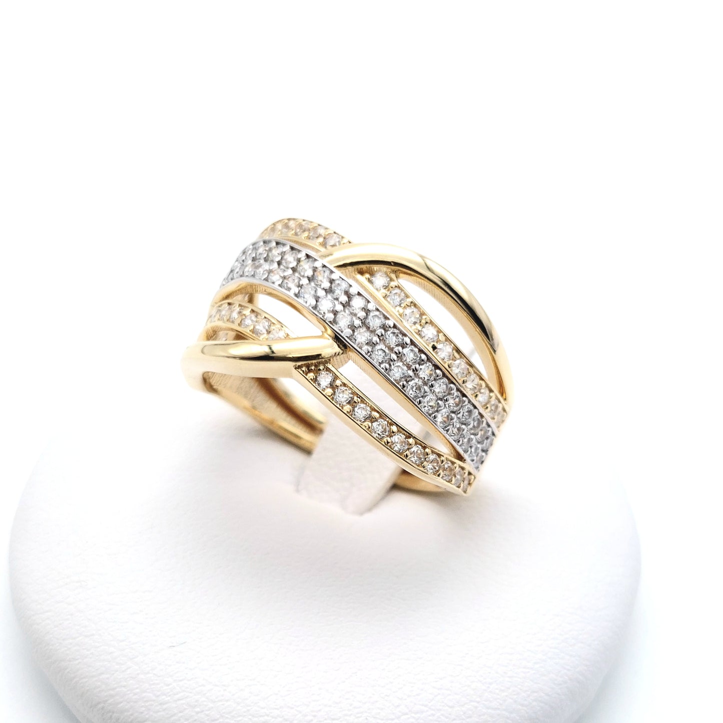 Anello in oro giallo e bianco 18 KT con zirconi bianchi. AN-ORO079.