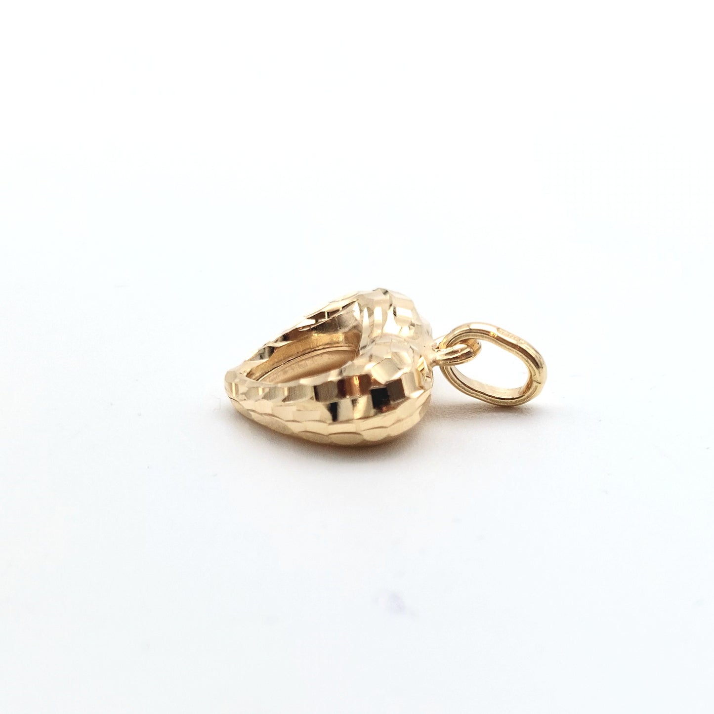 Ciondolo a cuore scatolato e diamantato in oro giallo 18 KT.CIO-ORO017.