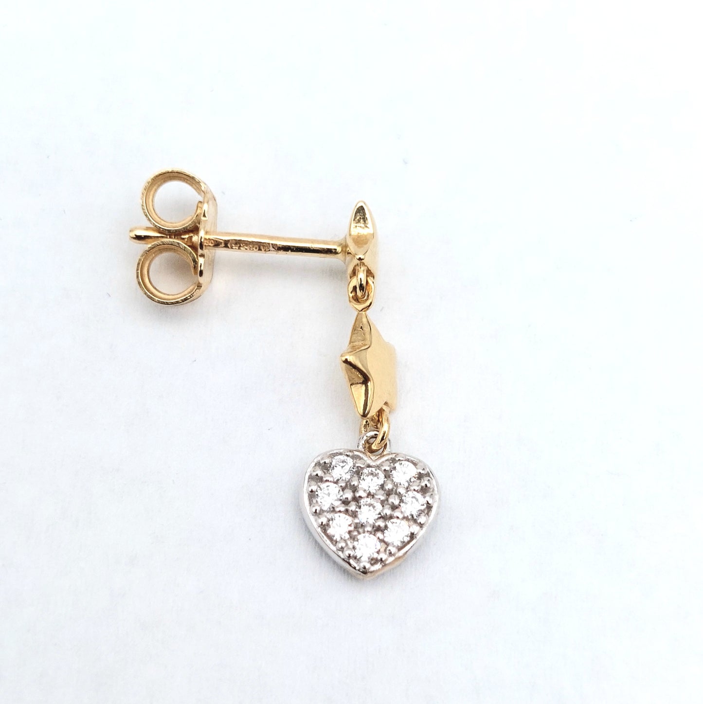Orecchino lungo con stelle scatolate gialle e cuore zirconato bianco in oro 18 KT. OR-ORO027.