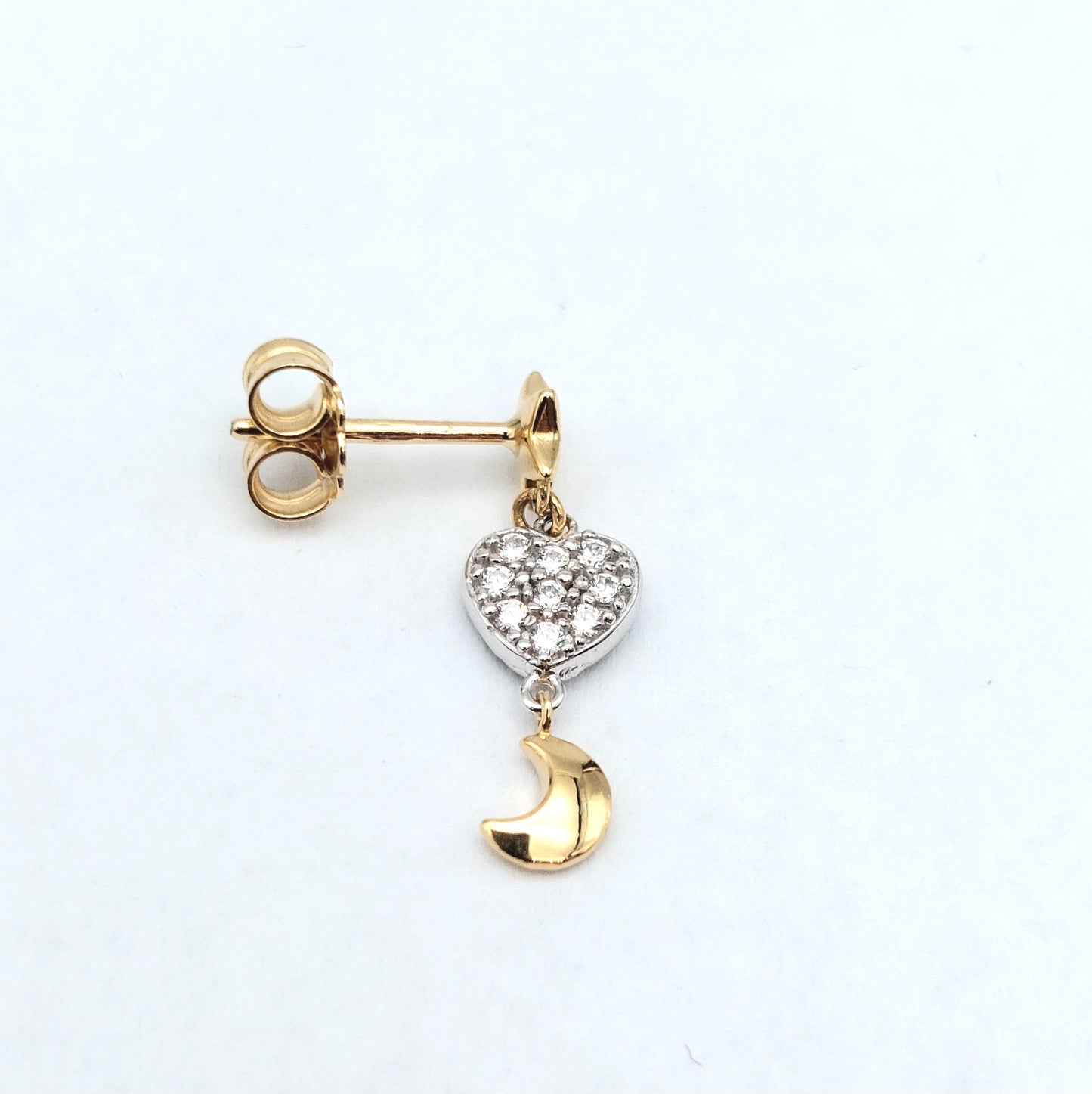 Orecchino lungo con stella e mezza luna scatolata gialla e cuore zirconato in oro 18 KT. OR-ORO028.