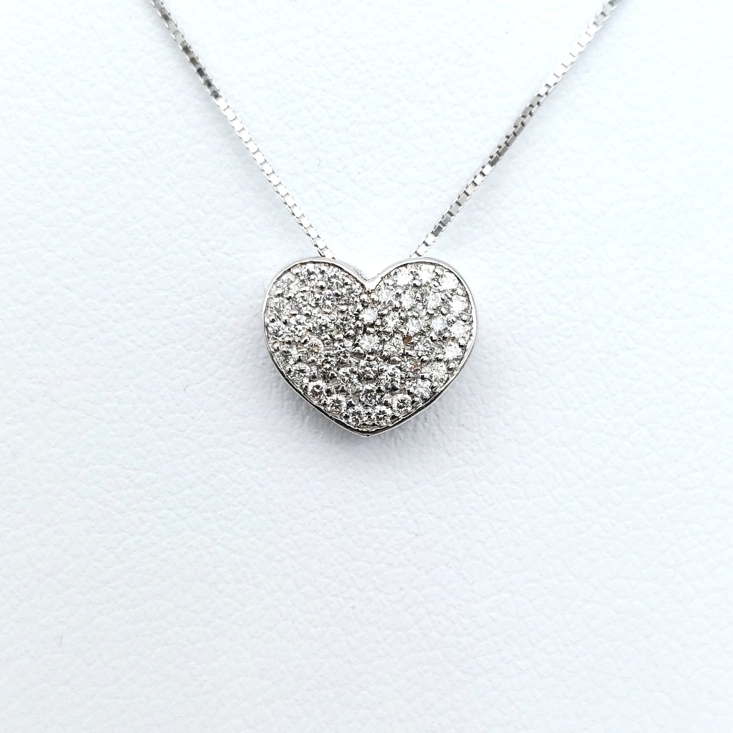 Collana con pendente a Cuore in oro bianco 18 carati con Diamanti naturali. COLBR026.