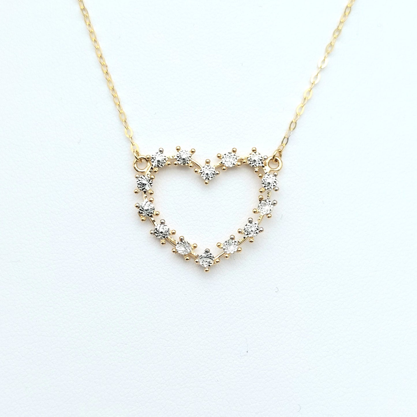 Collana da Donna con elemento centrale diamantato in Oro Giallo e oro bianco 18 KT. Non sono presenti zirconi. COL-D-ORO025.