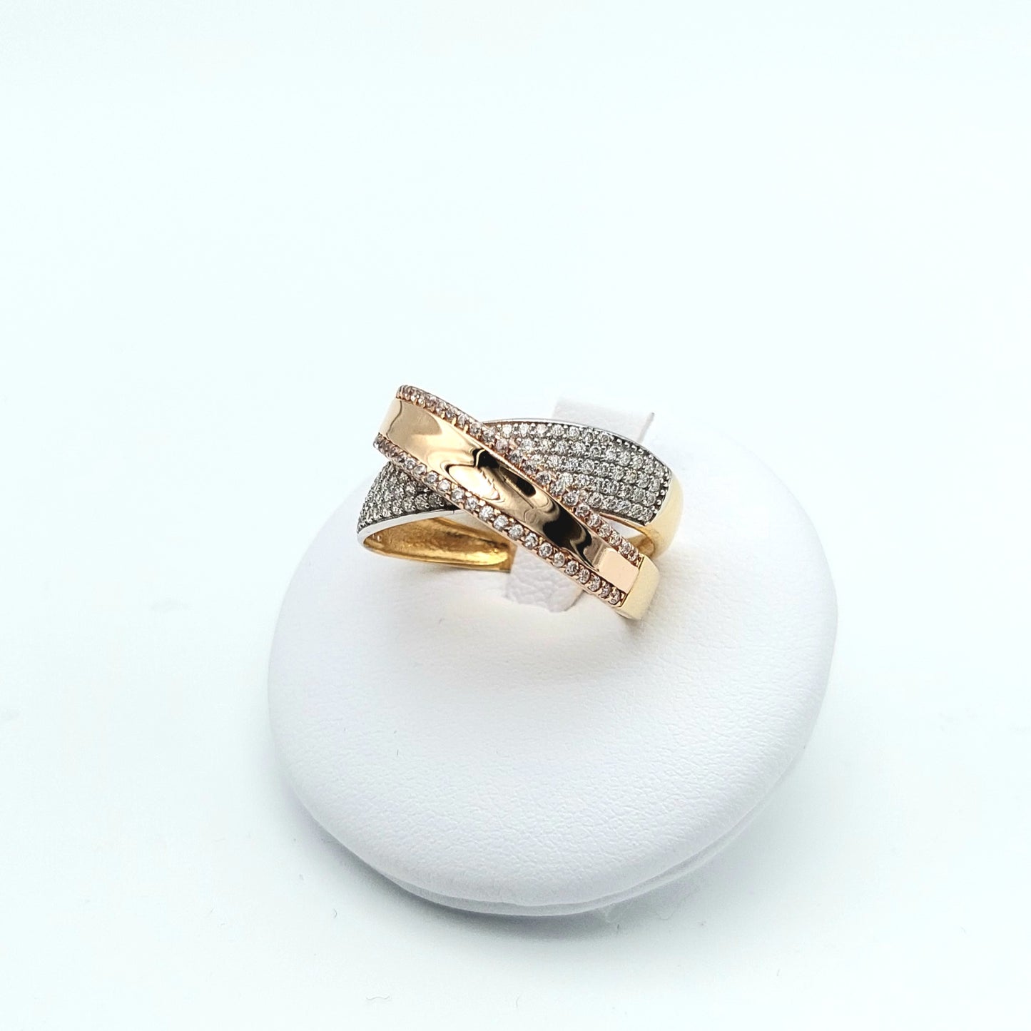 Anello in oro 18 kt 3 colori con zirconi. AN-ORO004.