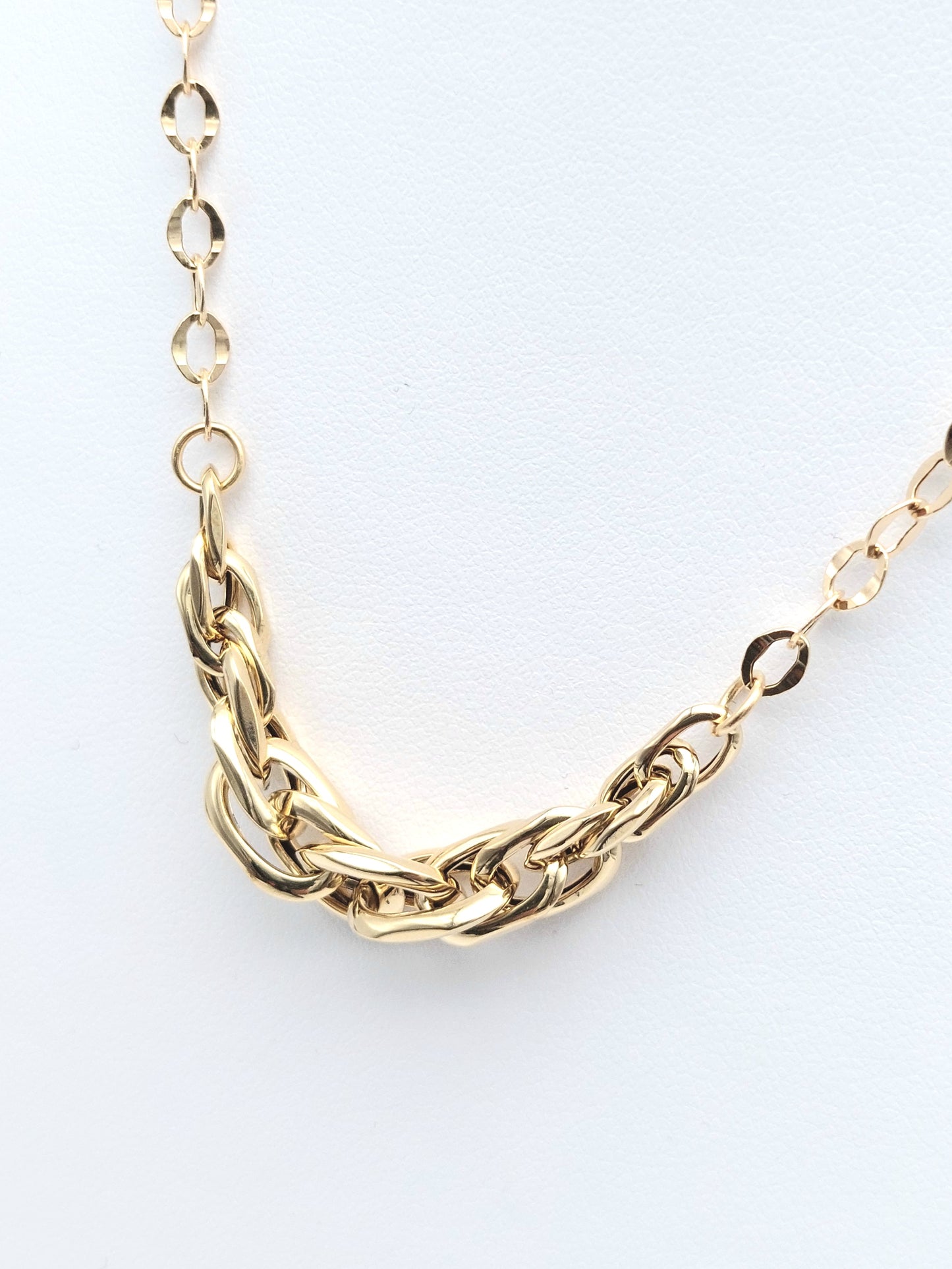 Collana a catena ,a scalare, in oro giallo 18 KT .COL-D-ORO001.