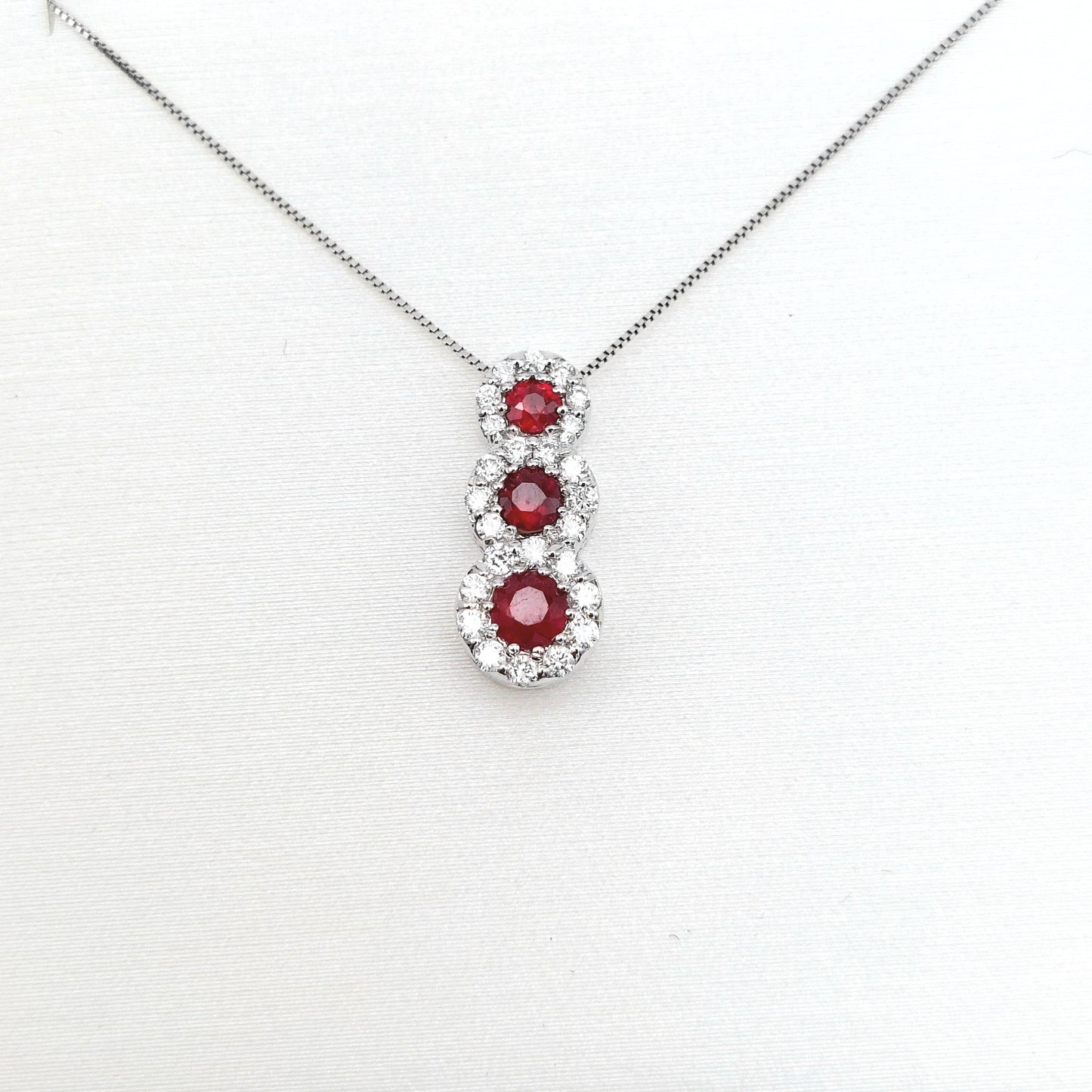 Collana in oro 18 kt con rubini e brillanti. COLBR007.