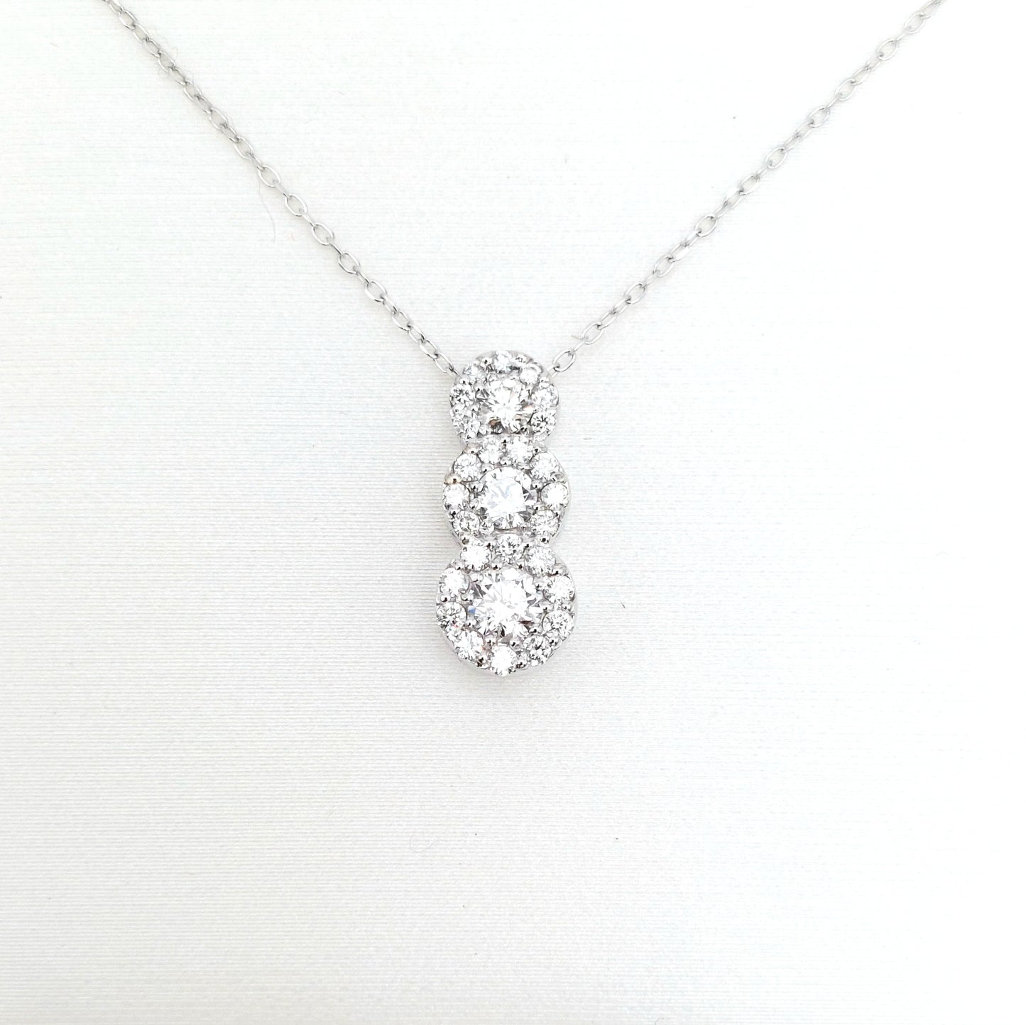 Collana con pendente in oro 18 kt con brillanti. COLBR010