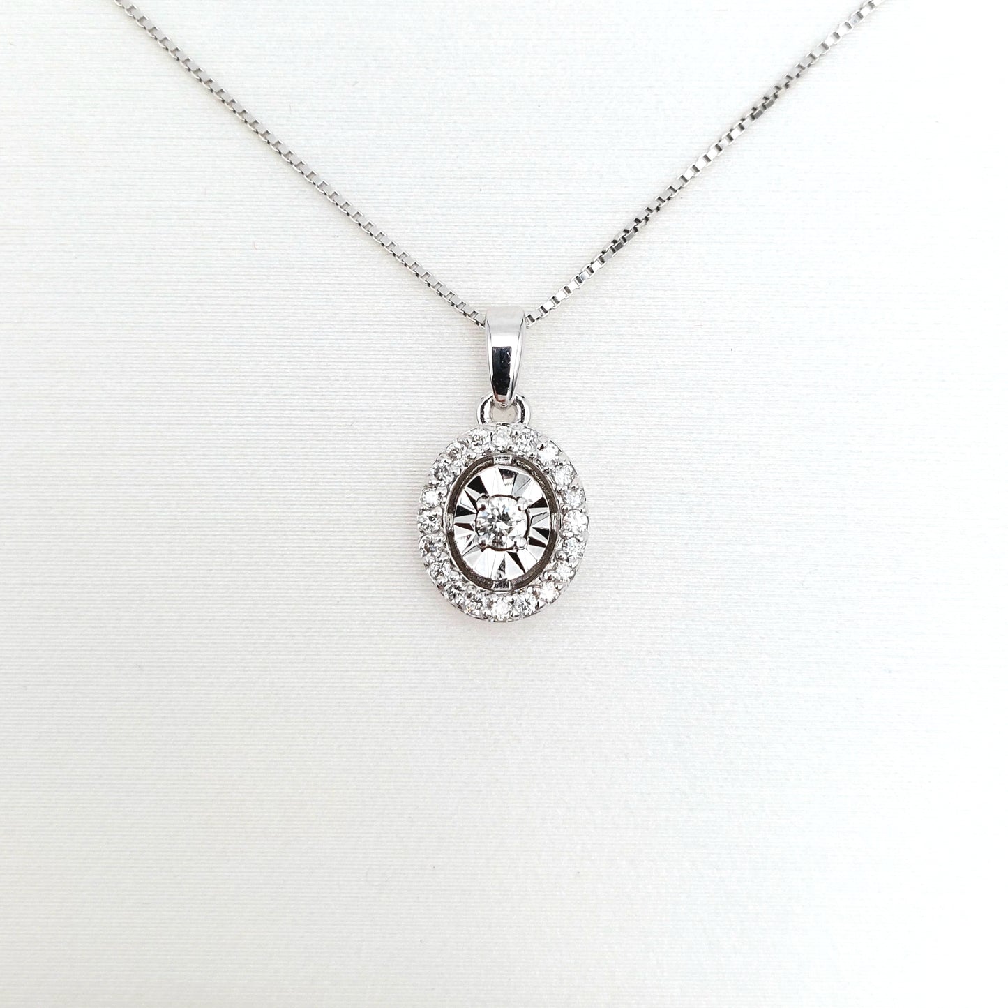 Collana con pendente in oro 18 kt con brillante. COLBR012.