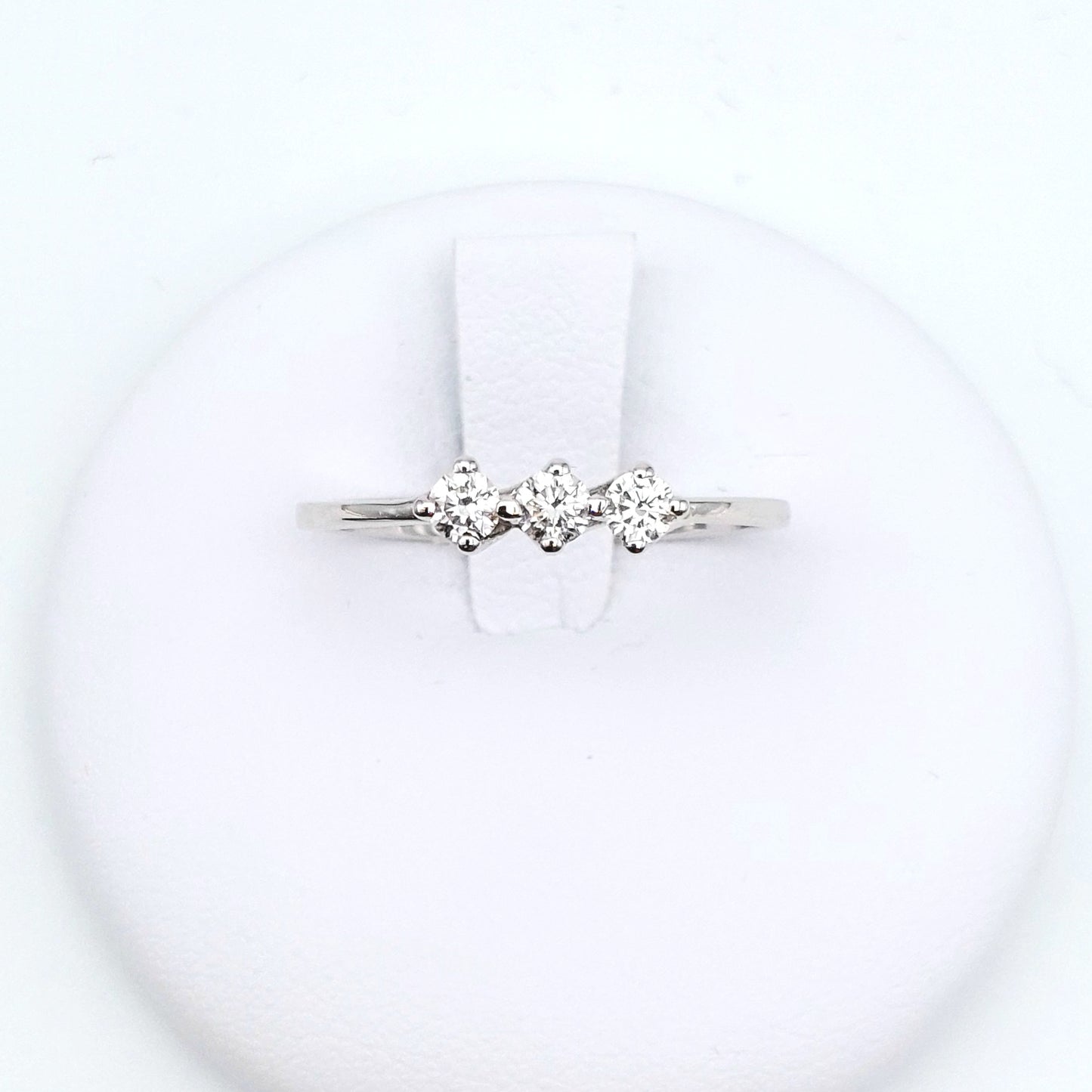 Anello in oro bianco 18 KT con brillanti . AN-BR-D003