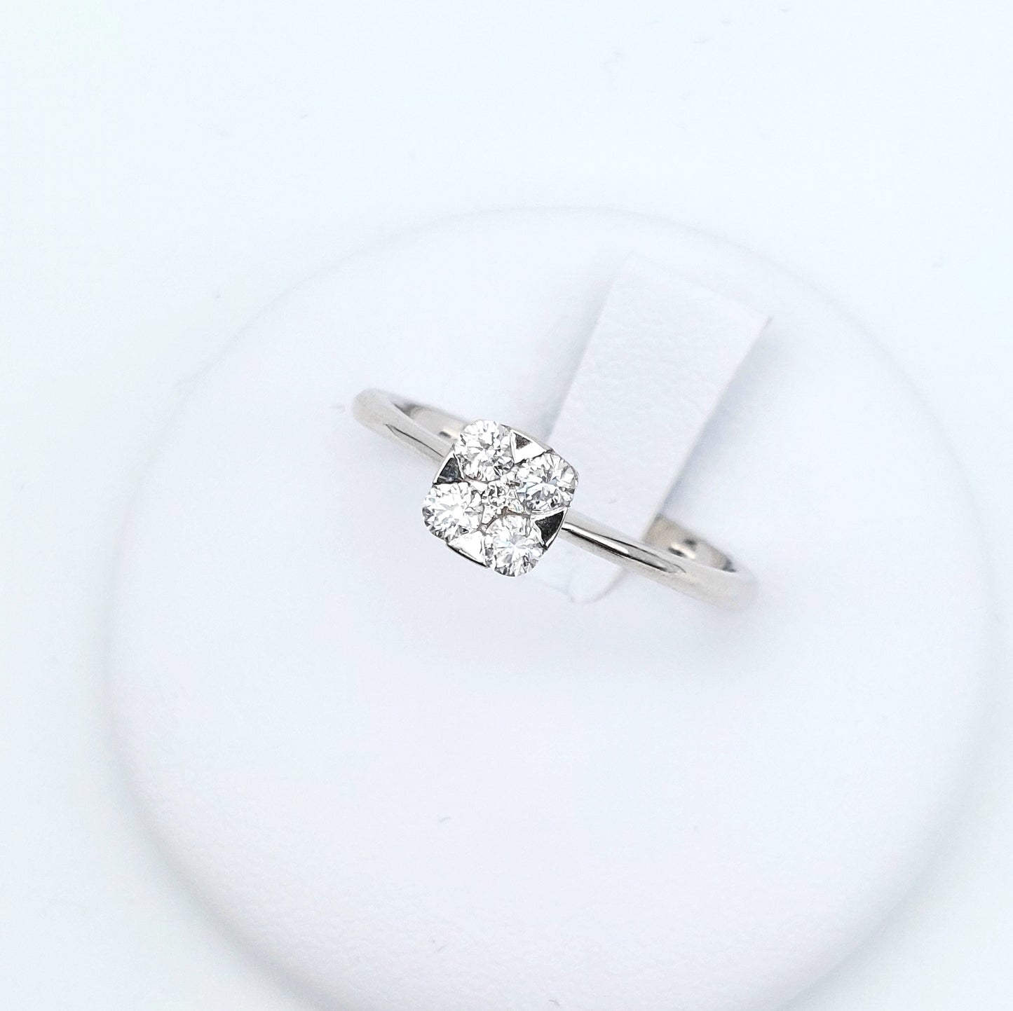 Anello in oro 18kt con brillanti. ANBR012