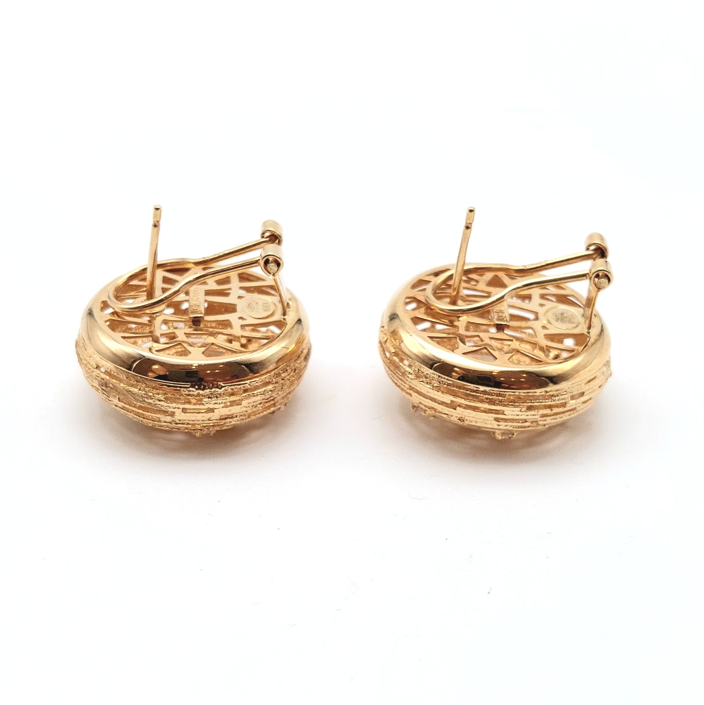 Orecchino a lobo in oro giallo 18 kt con zirconi. OR-ORO005.