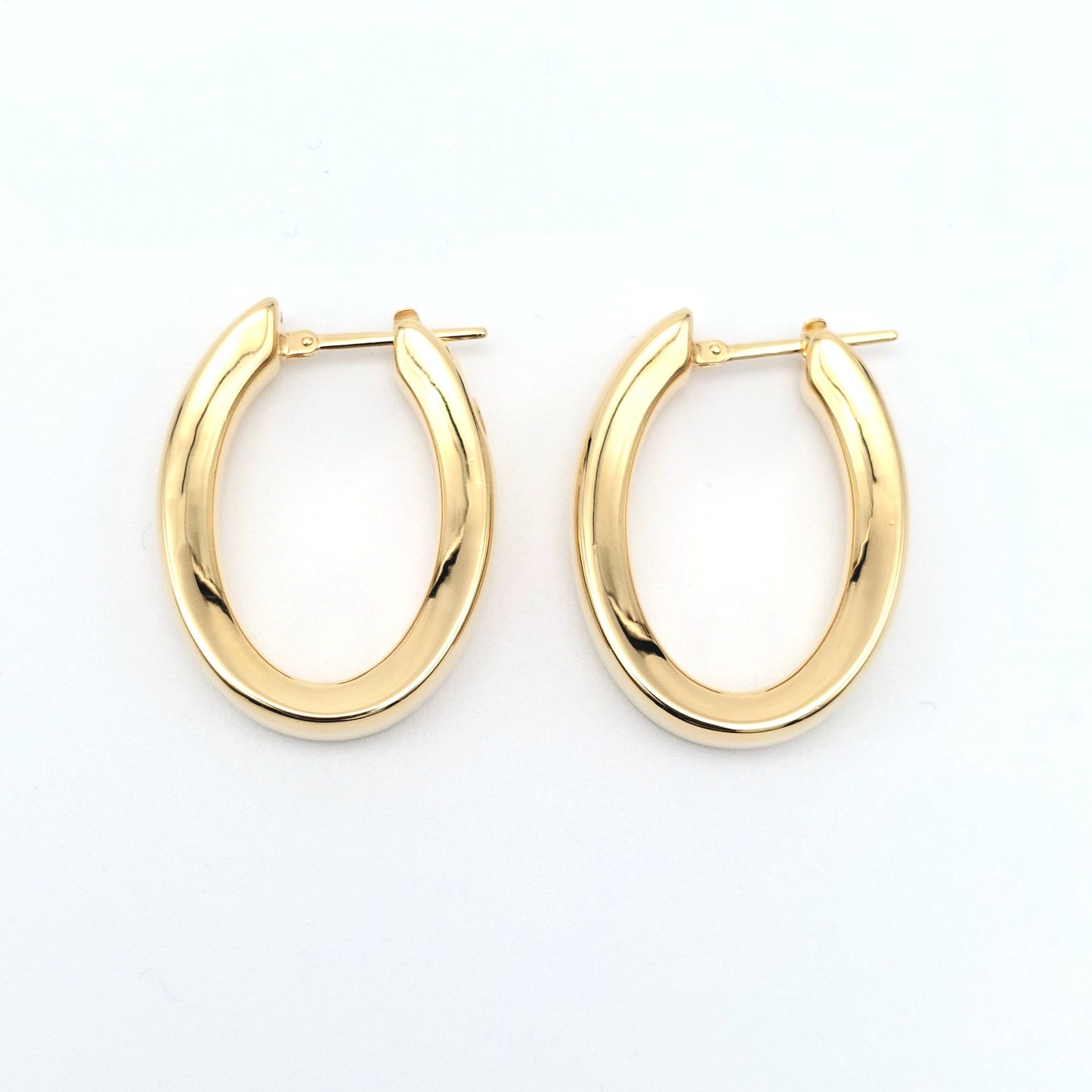 Orecchino ovali in oro giallo 18 kt. OR-ORO001.