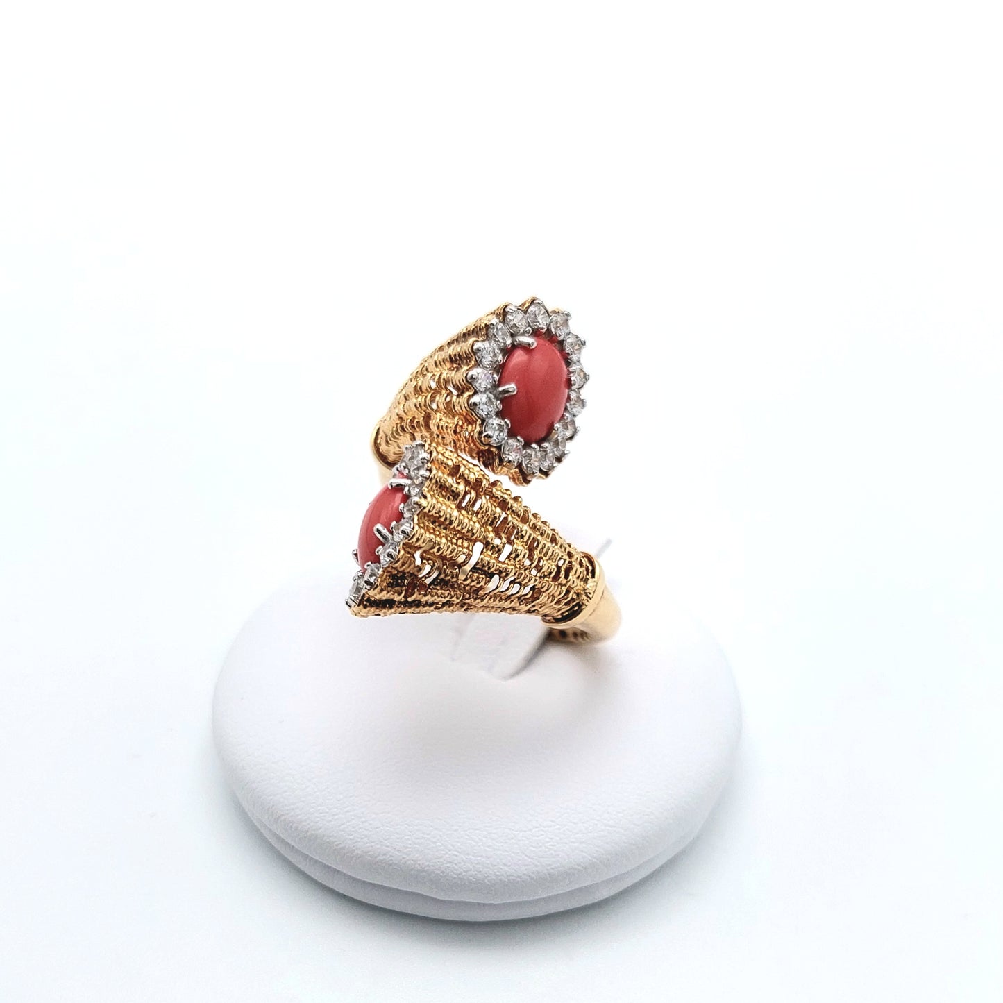 Anello da Donna con Pasta di corallo e zirconi bianchi in oro giallo 18 kt. AN-ORO058.