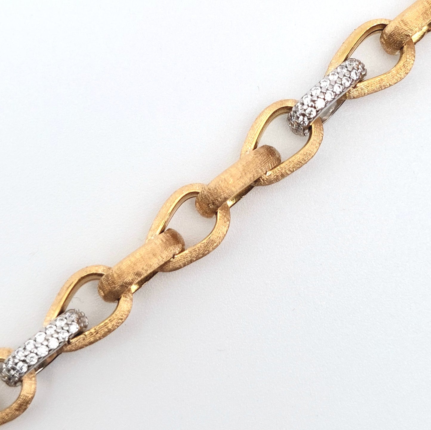 Bracciale a catena da Donna, diamantato a mano, con zirconi, in Oro Giallo e Oro Bianco.BR-D-ORO017.