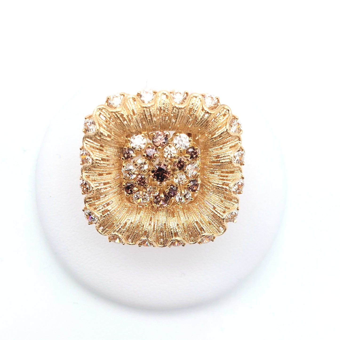 Anello da donna in oro giallo 18 KT ,con zirconi bianchi e brown. AN-ORO077.