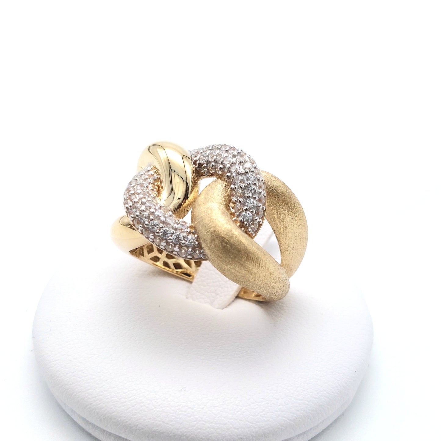Anello da donna a grumetta in oro giallo 18 KT ,con zirconi bianchi. AN-ORO060.