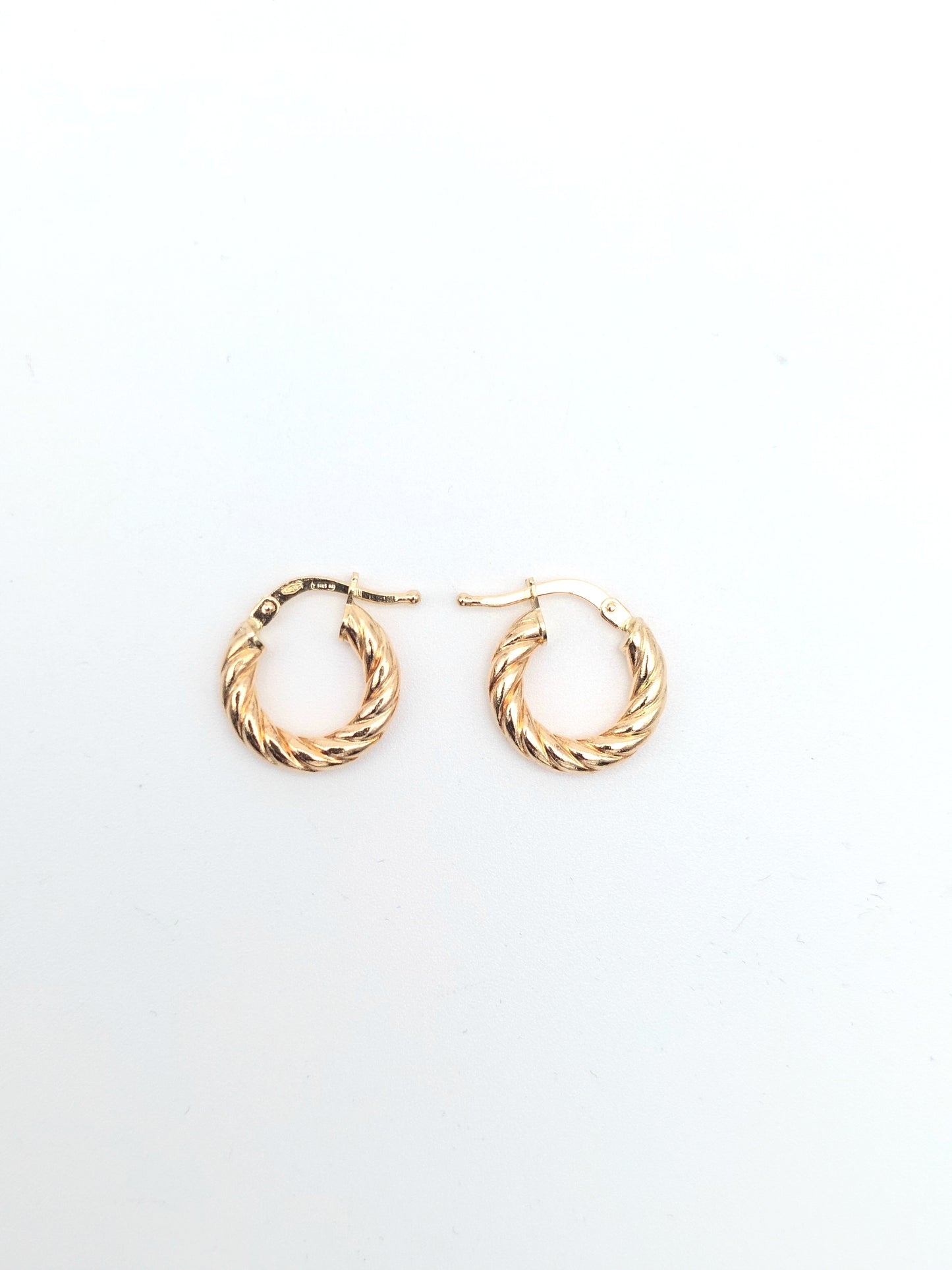 Orecchini a cerchio Torchon stretto da Donna in Oro 18 KT.OR-ORO013.