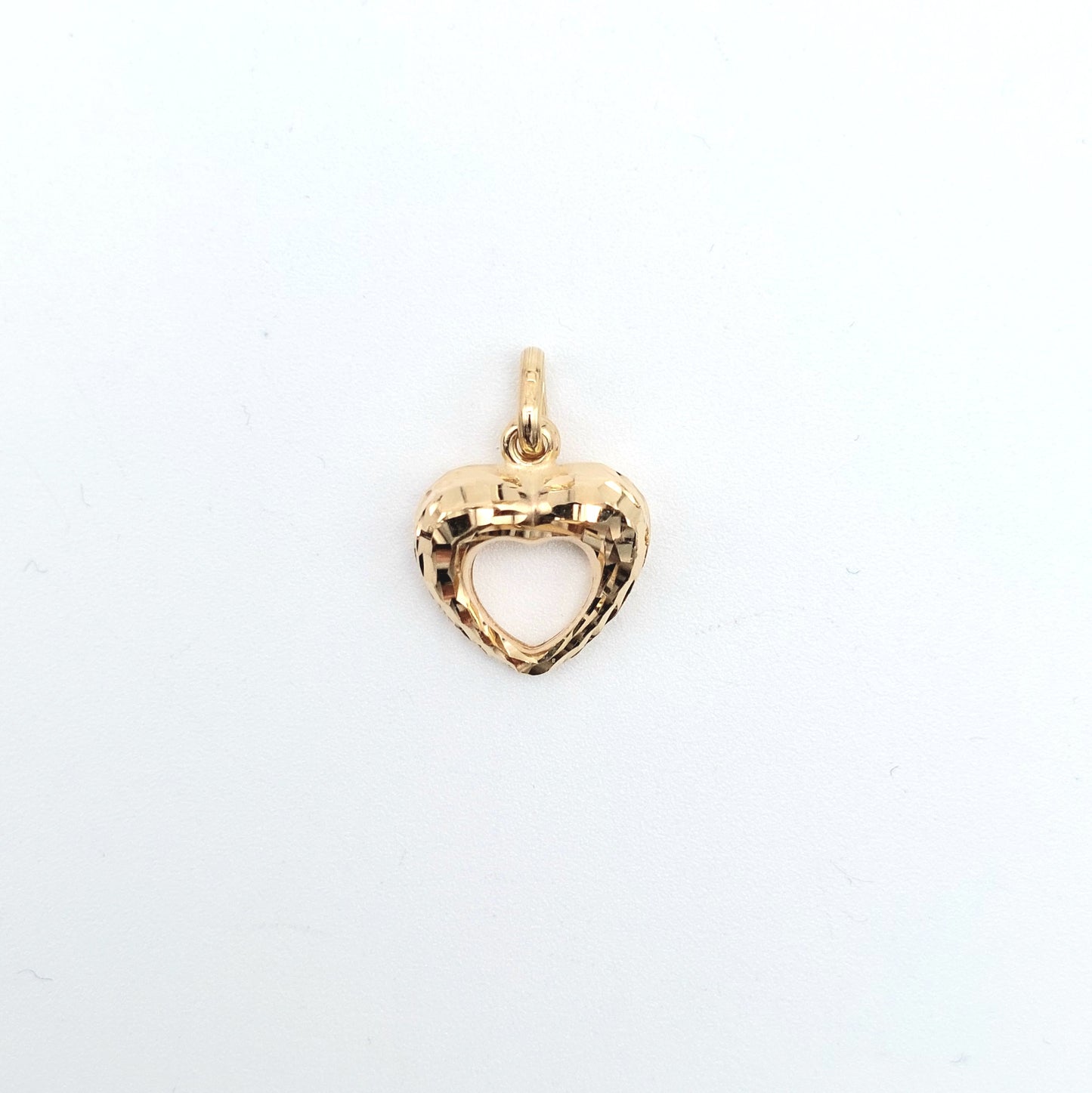 Ciondolo a cuore scatolato e diamantato in oro giallo 18 KT.CIO-ORO017.