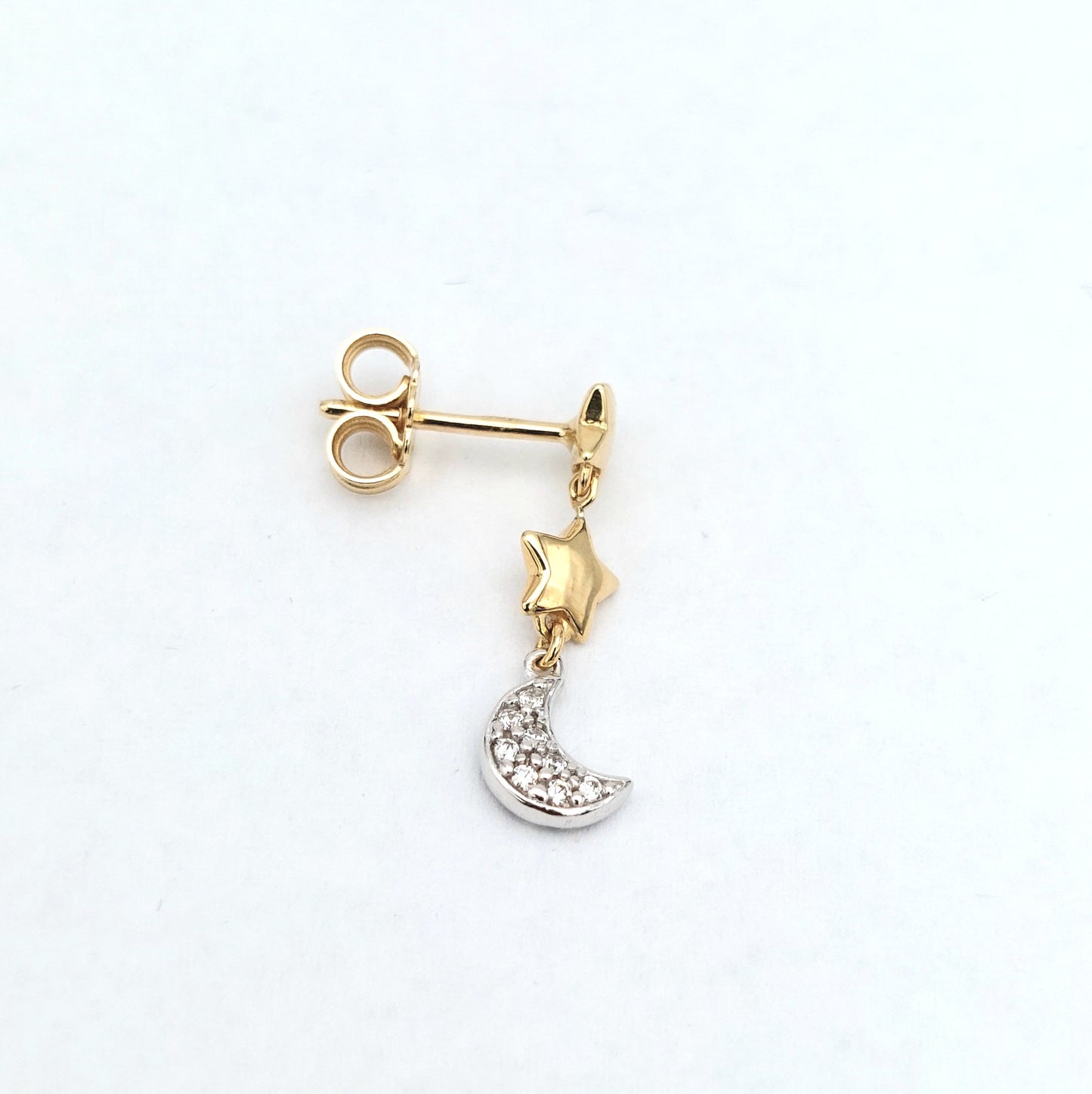 Orecchino lungo con stelle scatolate gialle e mezza luna microfusa zirconata  bianca in oro  18 KT. OR-ORO026.