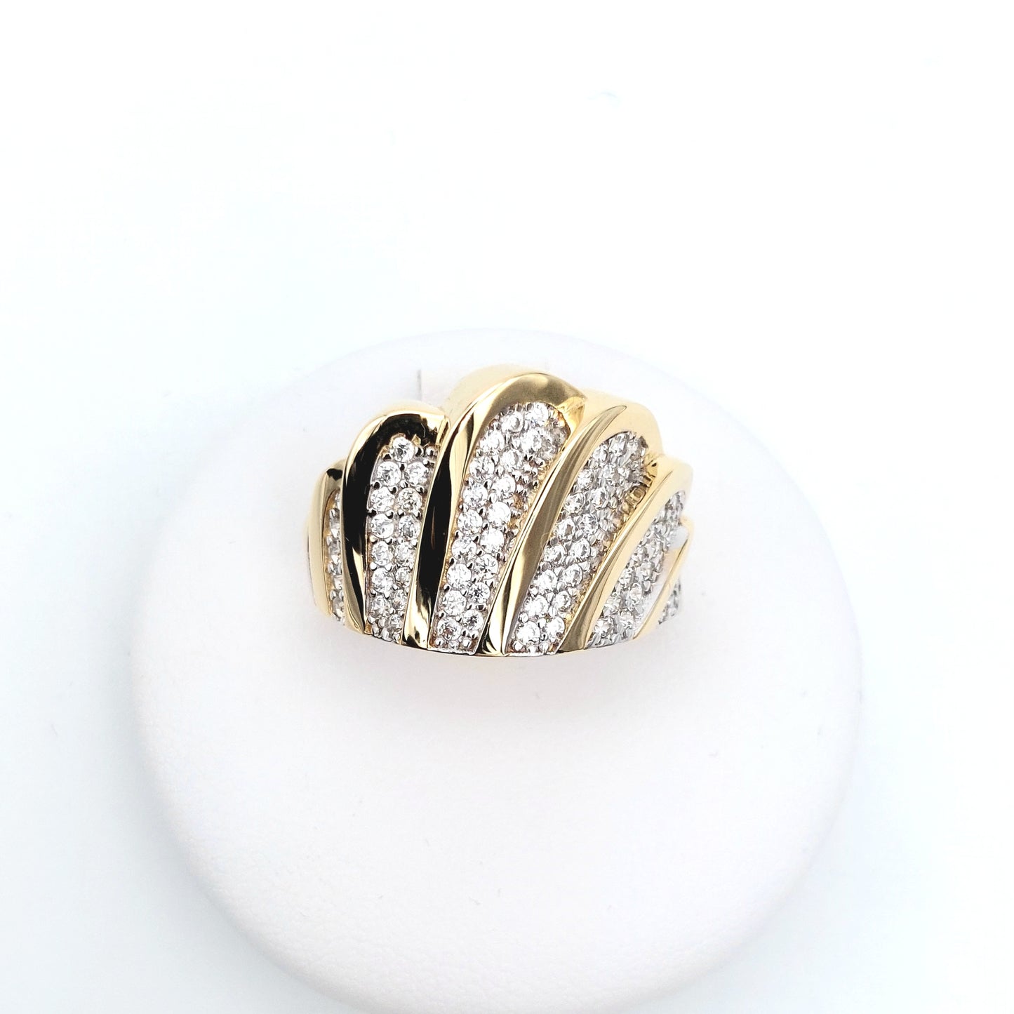 Anello fantasia in oro giallo 18 KT con zirconi. AN-ORO105.