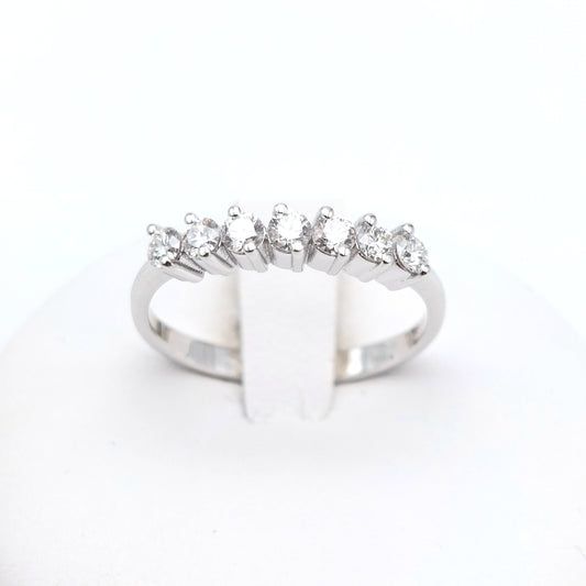 Anello mezza veretta in oro bianco 18 carati con 7 brillanti.AN-BR-D017.