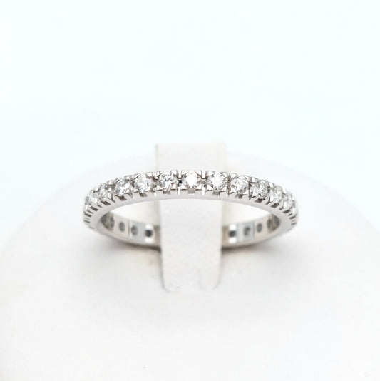 Anello veretta intera in oro bianco 18 carati con brillanti. AN-BR-D018.