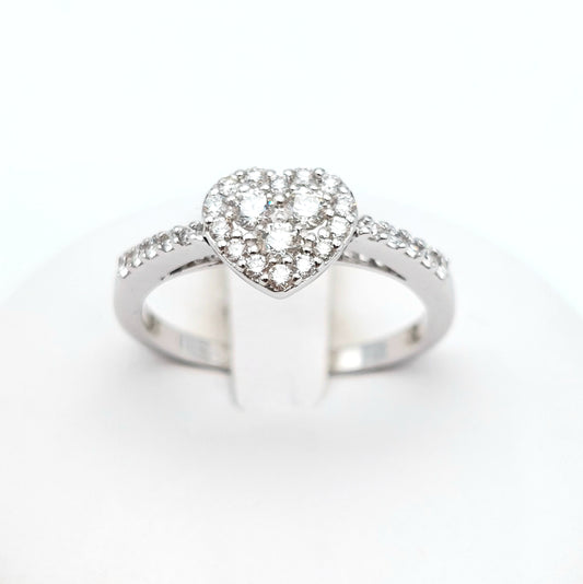 Anello a cuore in oro bianco 18 carati con brillanti naturali. AN-BR-D020.