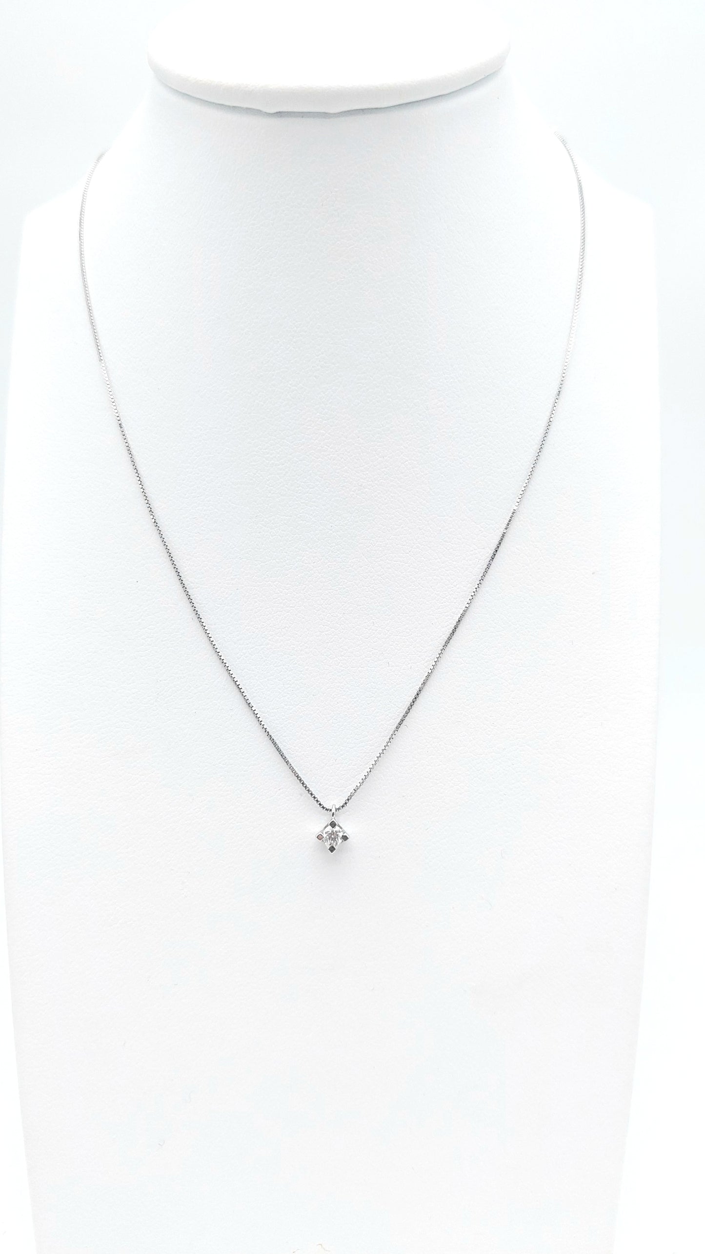 Collana in oro bianco 18 carati con diamante naturale. COLBR015.