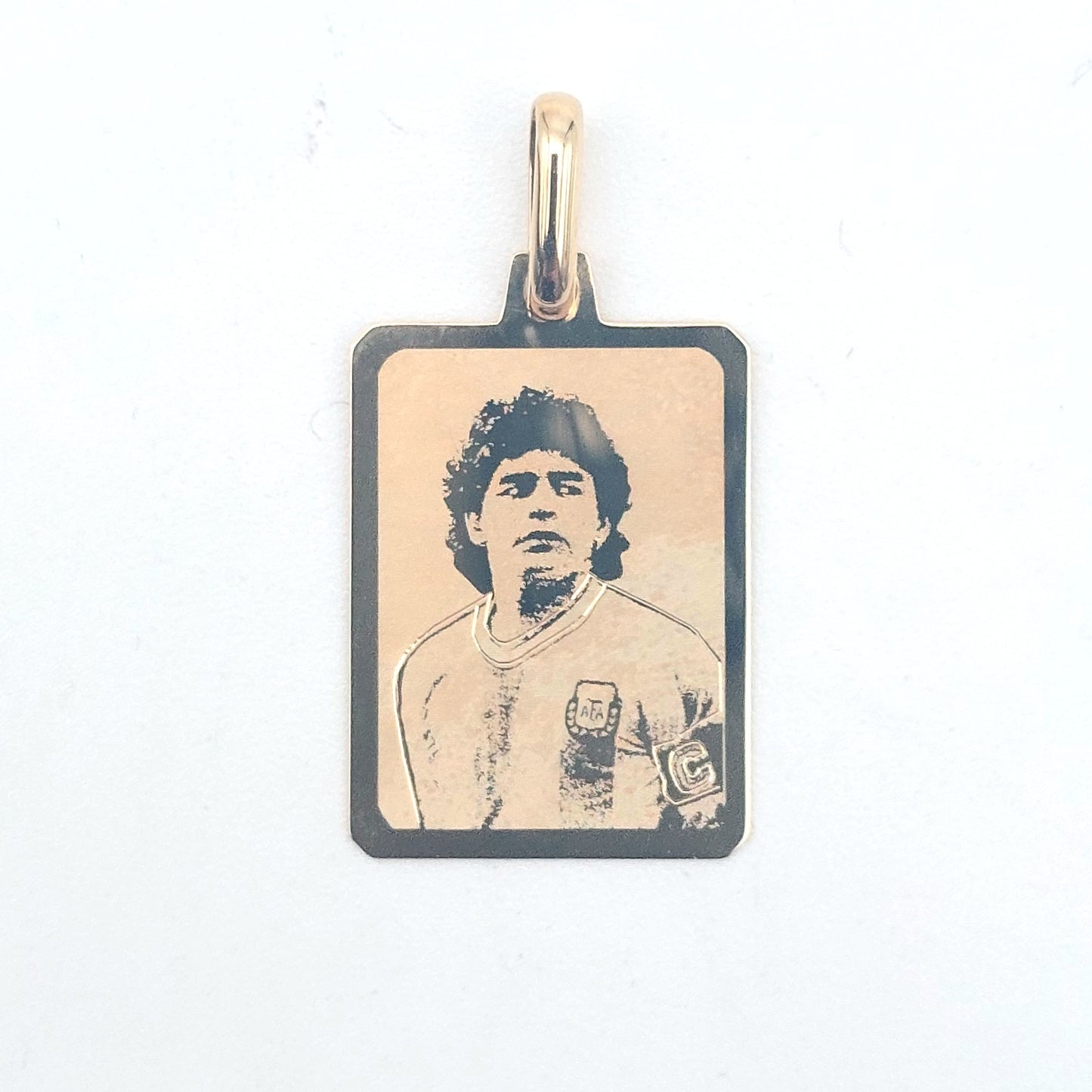 Medaglia laserata con Diego Armando Maradona in Oro Giallo 18 KT. MEDORO018.