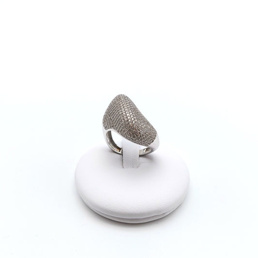 Anello in oro bianco 18 kt con pavè di zirconi. AN-ORO037.