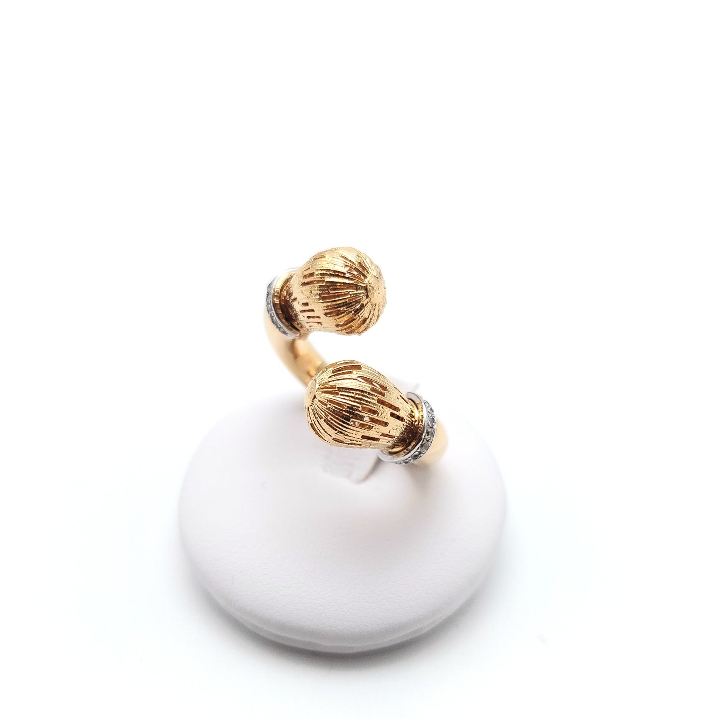 Anello in oro giallo18 KT. AN-ORO024. Anello in elettroformatura con terminali in microfusione e zirconi.