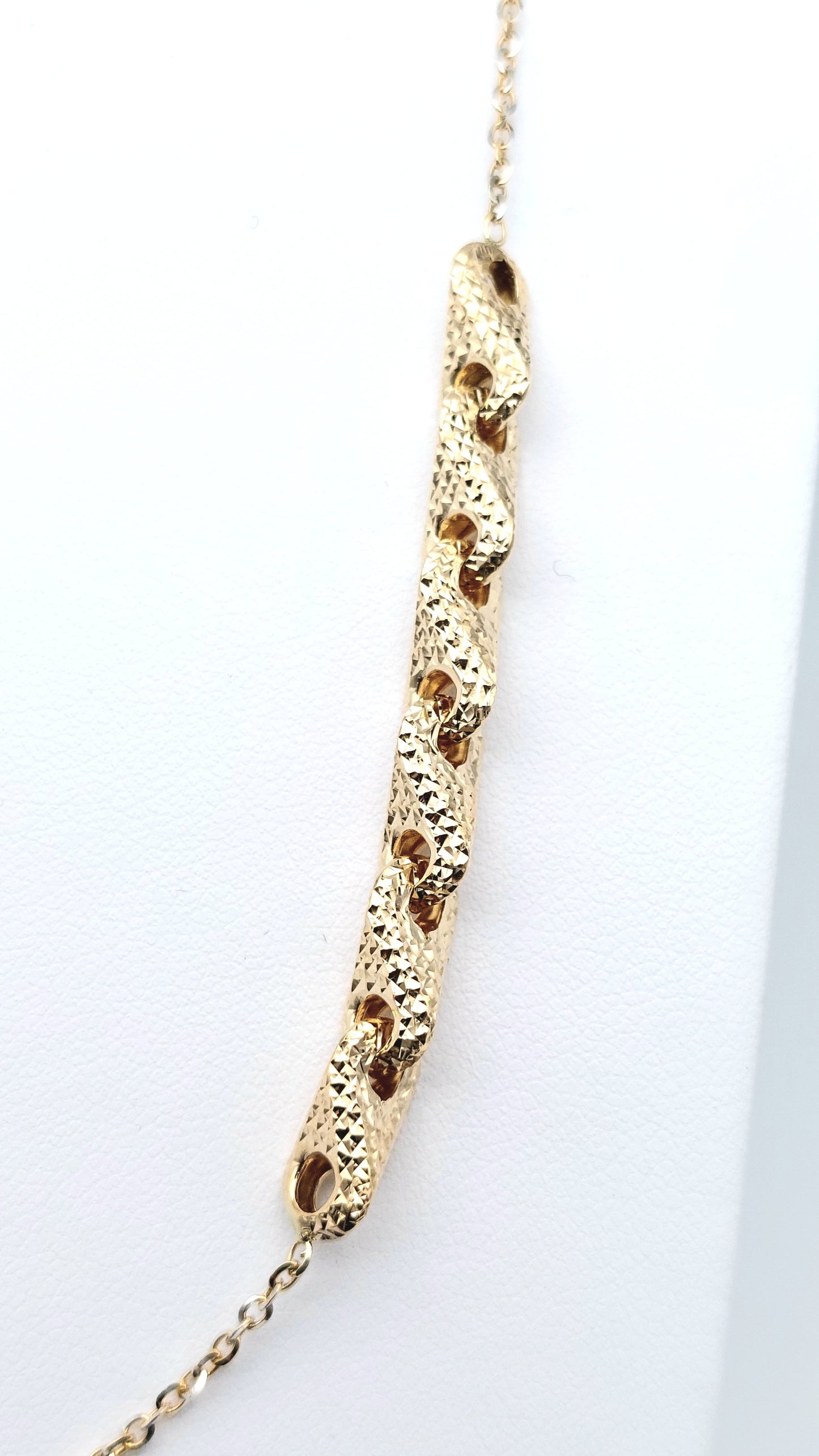 Collana a catena con elementi diamantati  in oro giallo 18 KT. COL-D-ORO019.