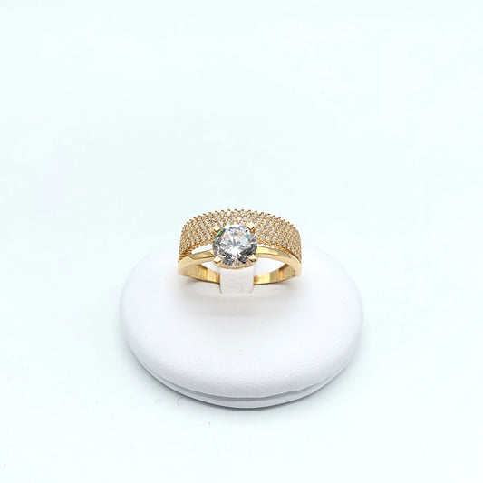 Anello in oro giallo  18 KT con zirconi bianchi. AN-ORO027.