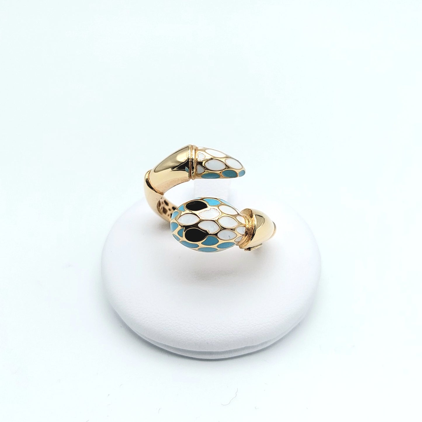 Anello in oro giallo 18 kt  elettromicrofuso con smalto a fuoco. AN-ORO005.