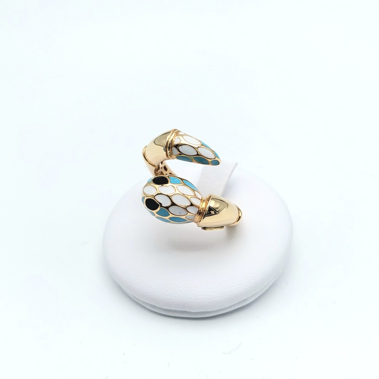 Anello in oro giallo 18 kt  elettromicrofuso con smalto a fuoco. AN-ORO005.
