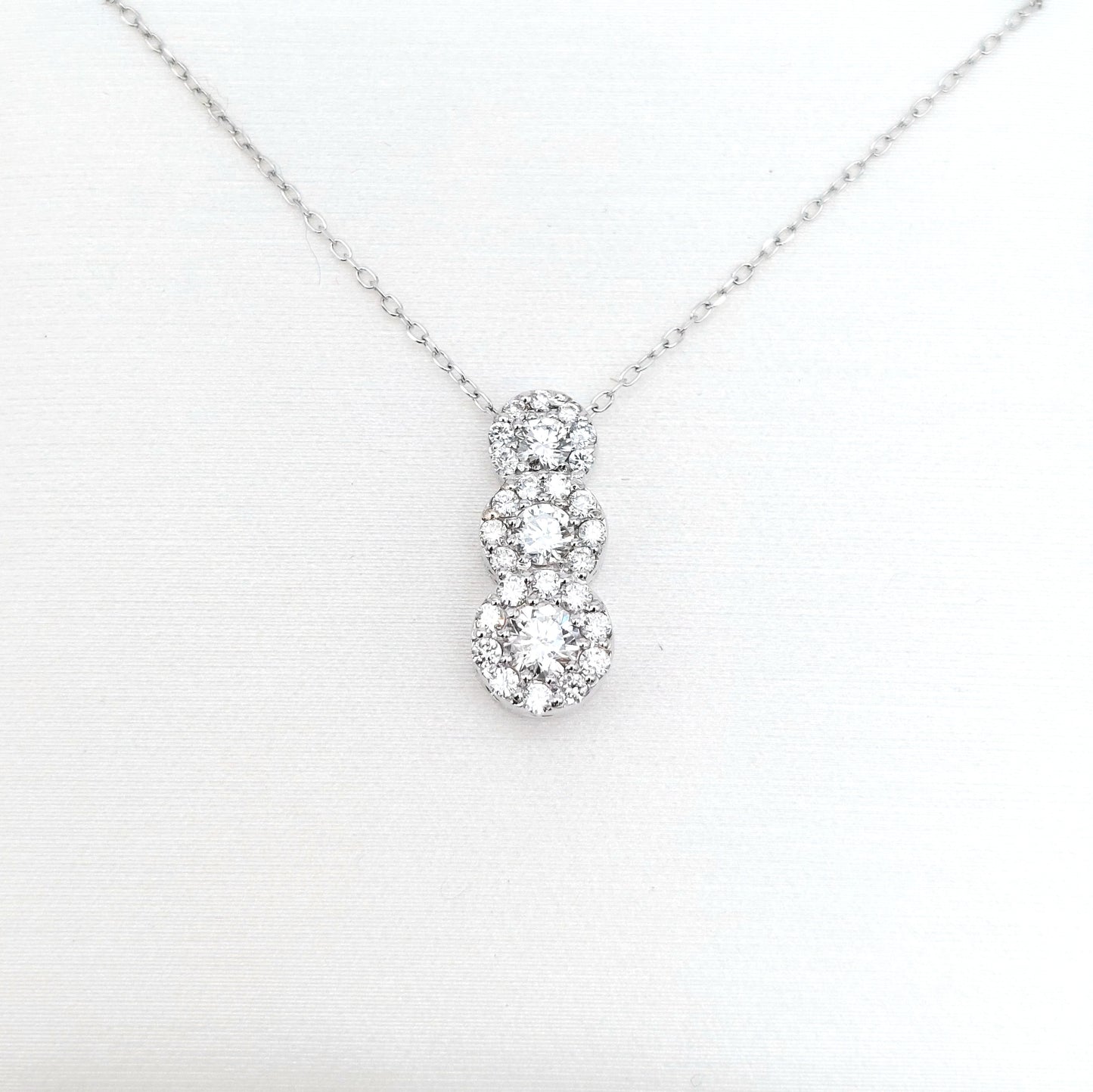 Collana con pendente in oro 18 kt con brillanti. COLBR010