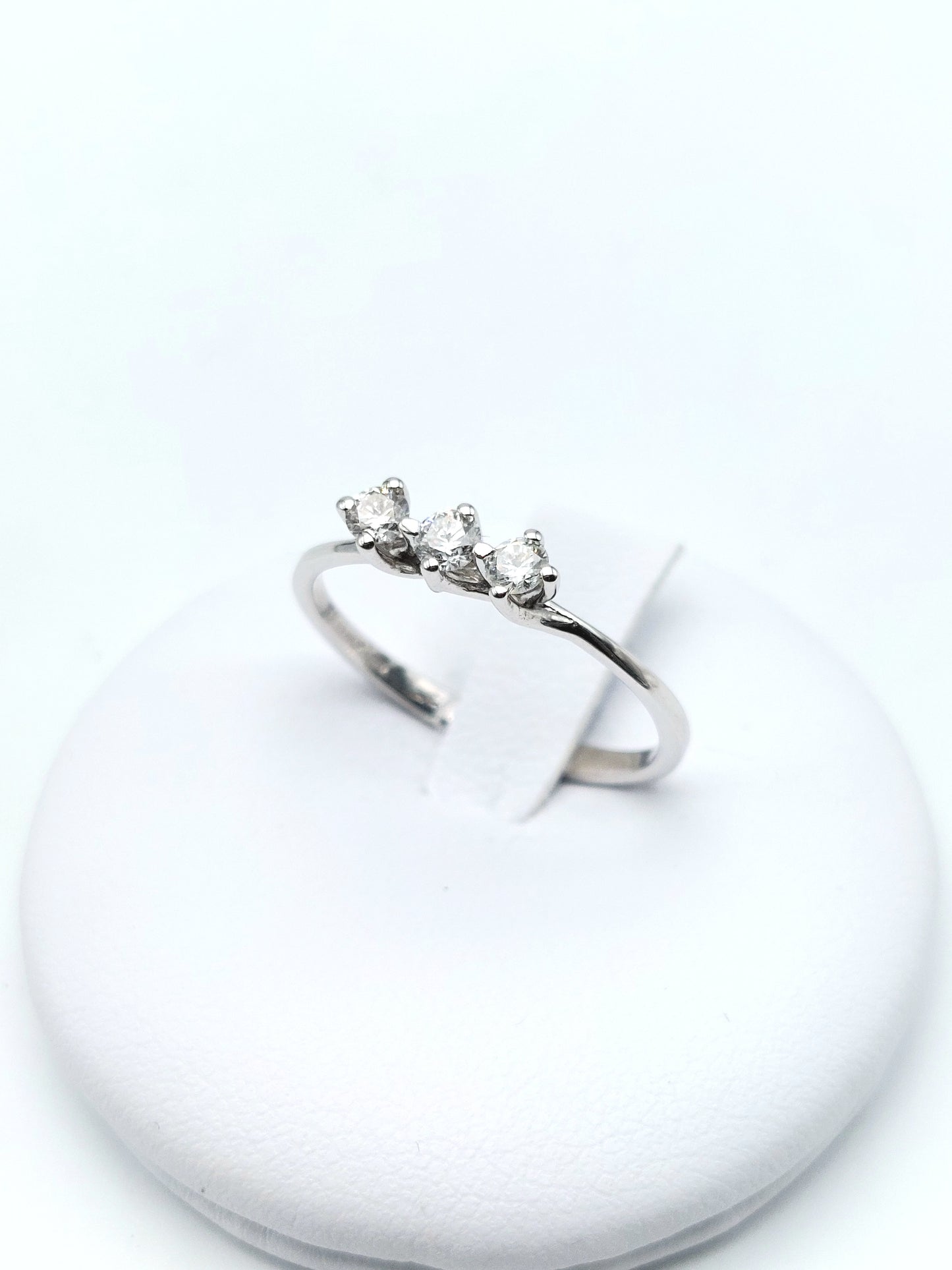 Anello in oro bianco 18 KT con brillanti . AN-BR-D003