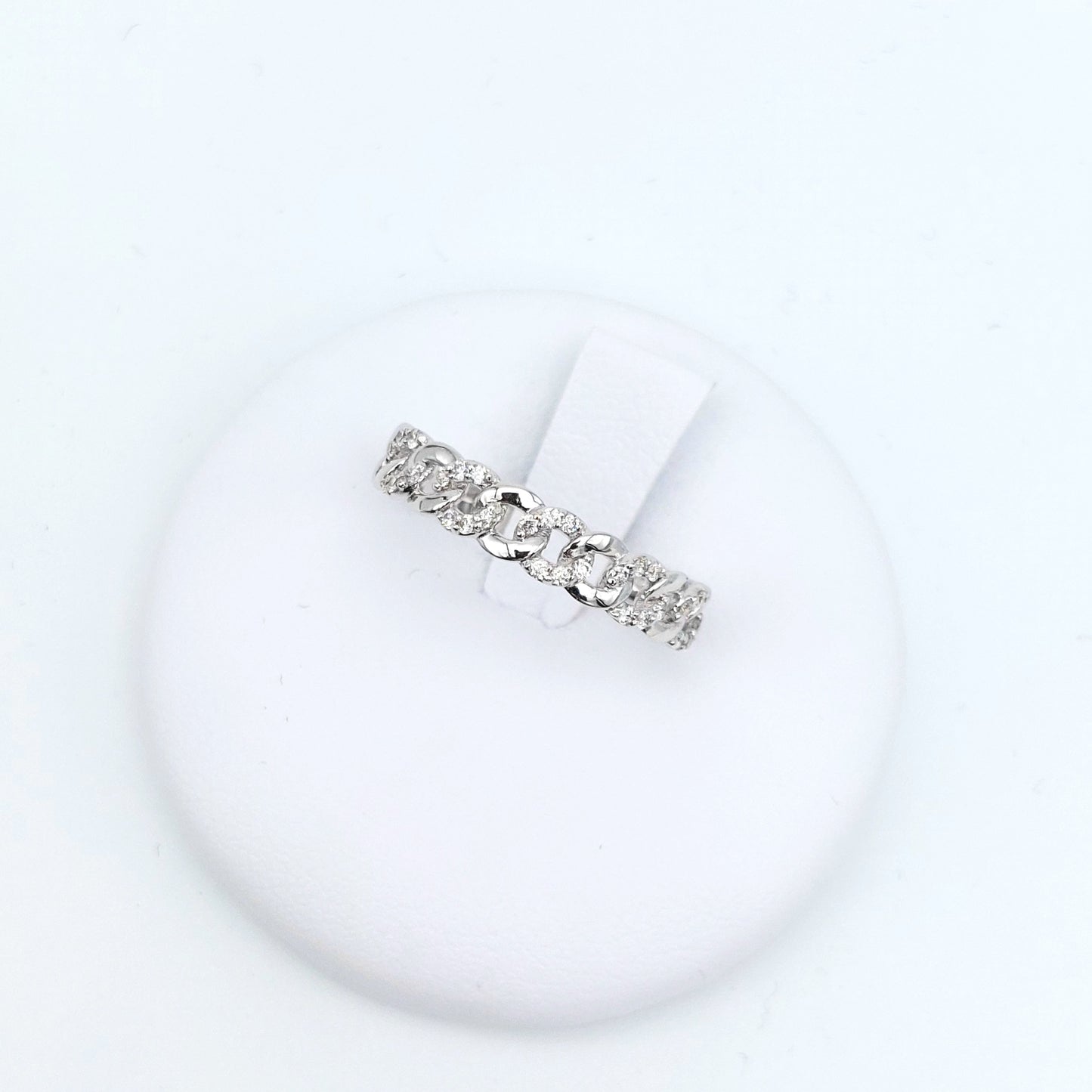 Anello in oro con  brillanti. ANBR007