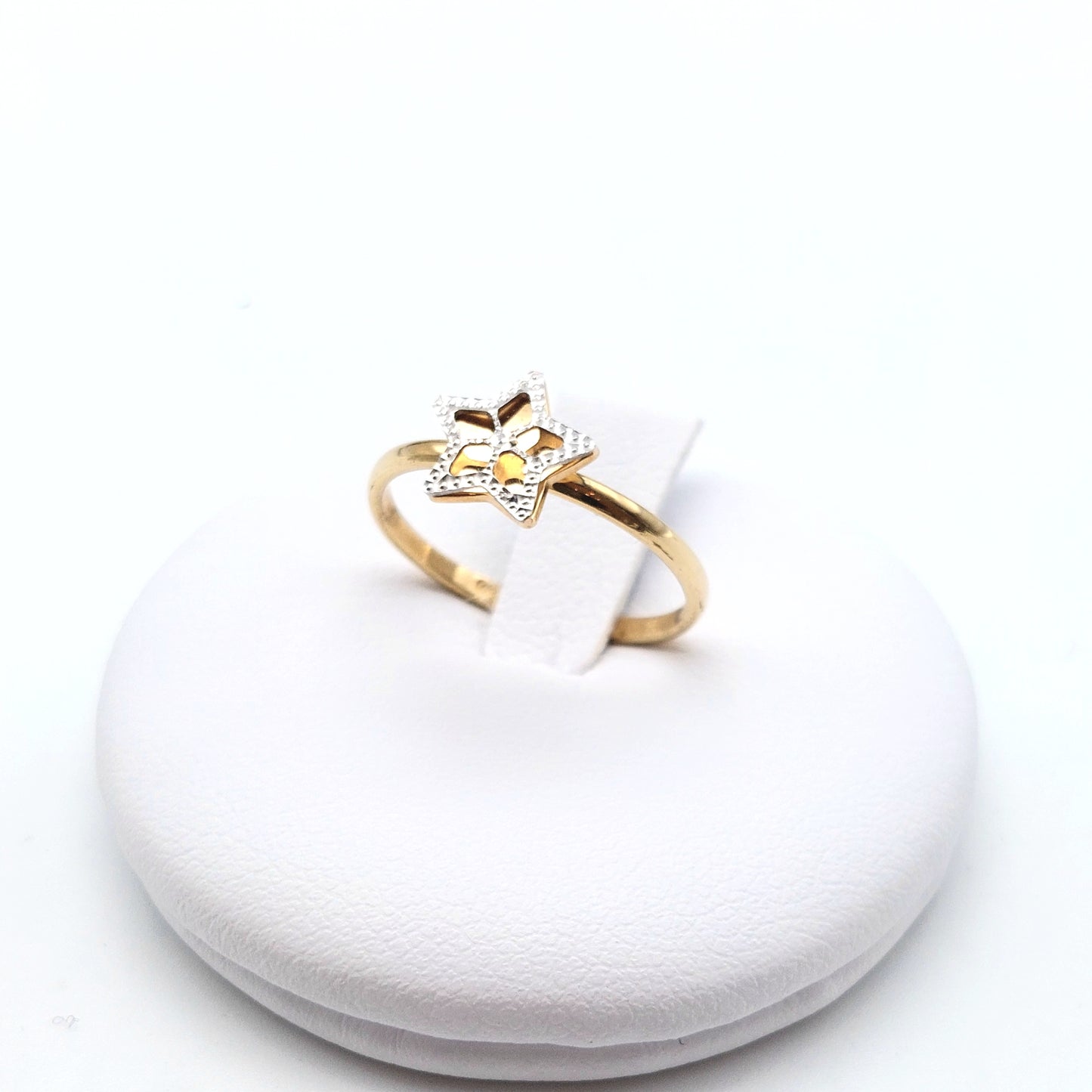 Anello con stella diamantata in oro giallo e bianco 18 kt. AN-ORO046.