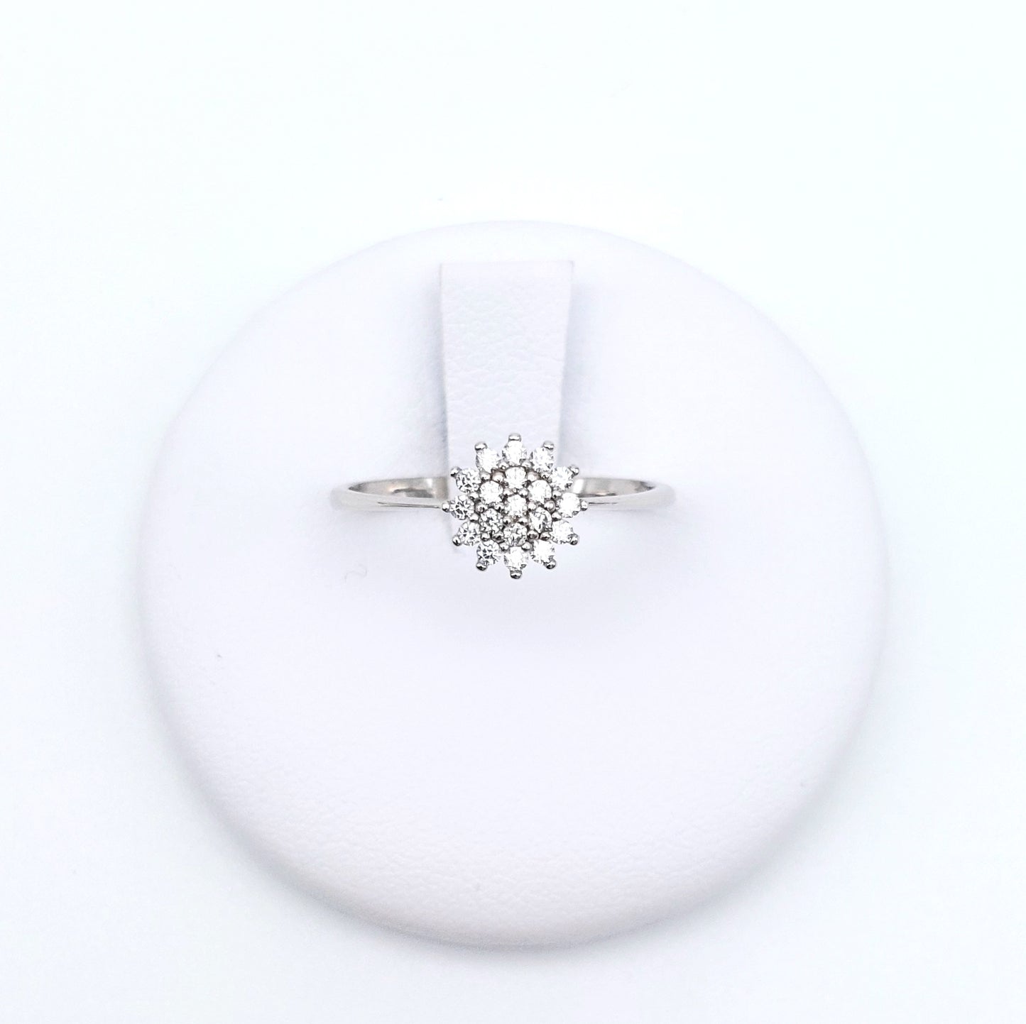 Anello toppa con zirconi in oro bianco 18 kt. AN-ORO056.