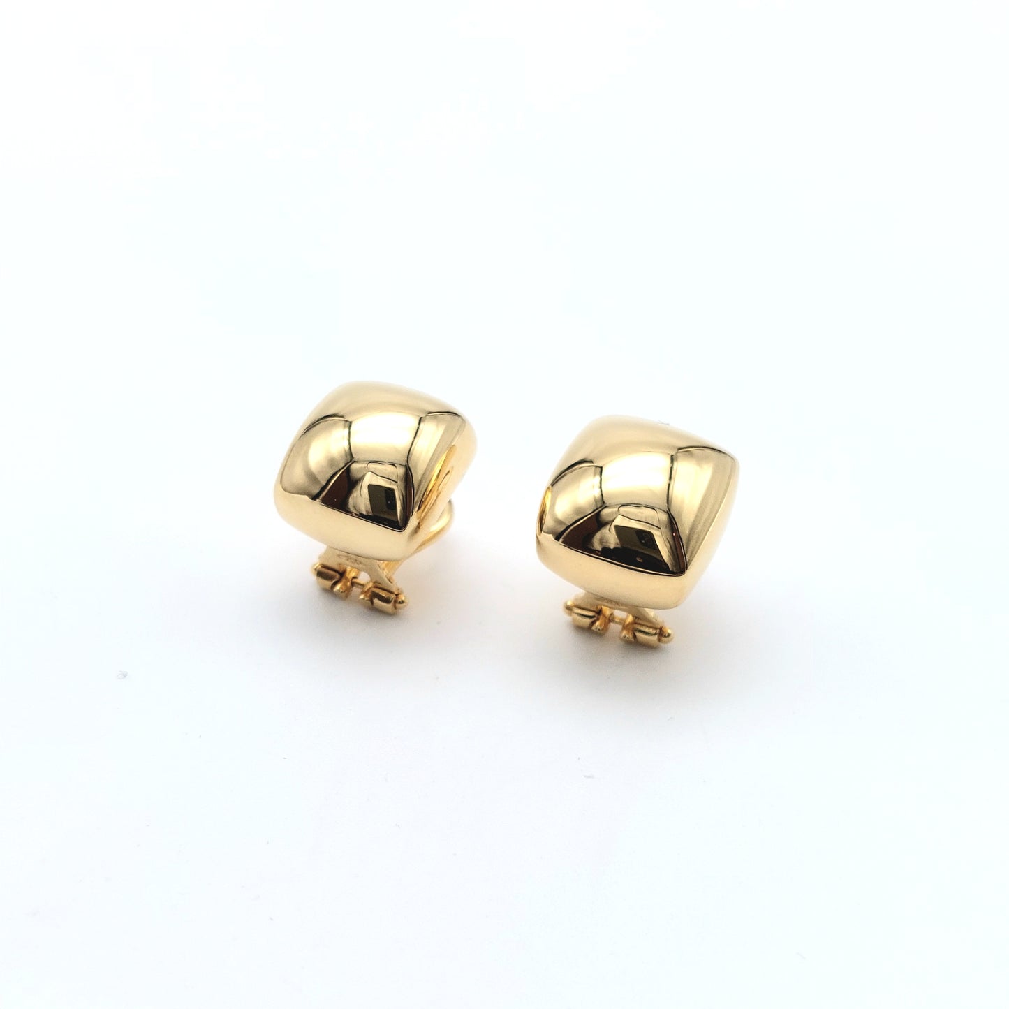 Orecchino a lobo in oro giallo 18 kt. OR-ORO003.