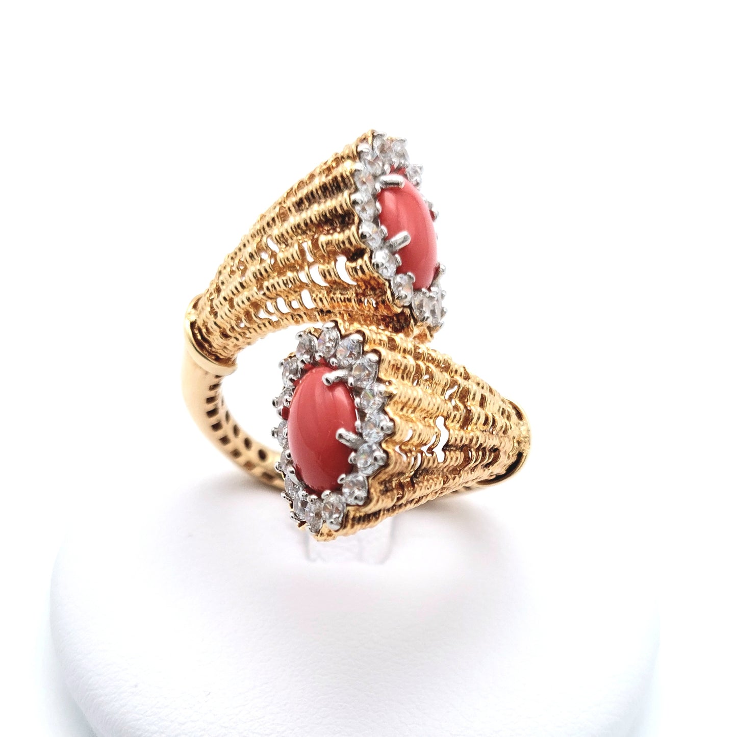 Anello da Donna con Pasta di corallo e zirconi bianchi in oro giallo 18 kt. AN-ORO058.