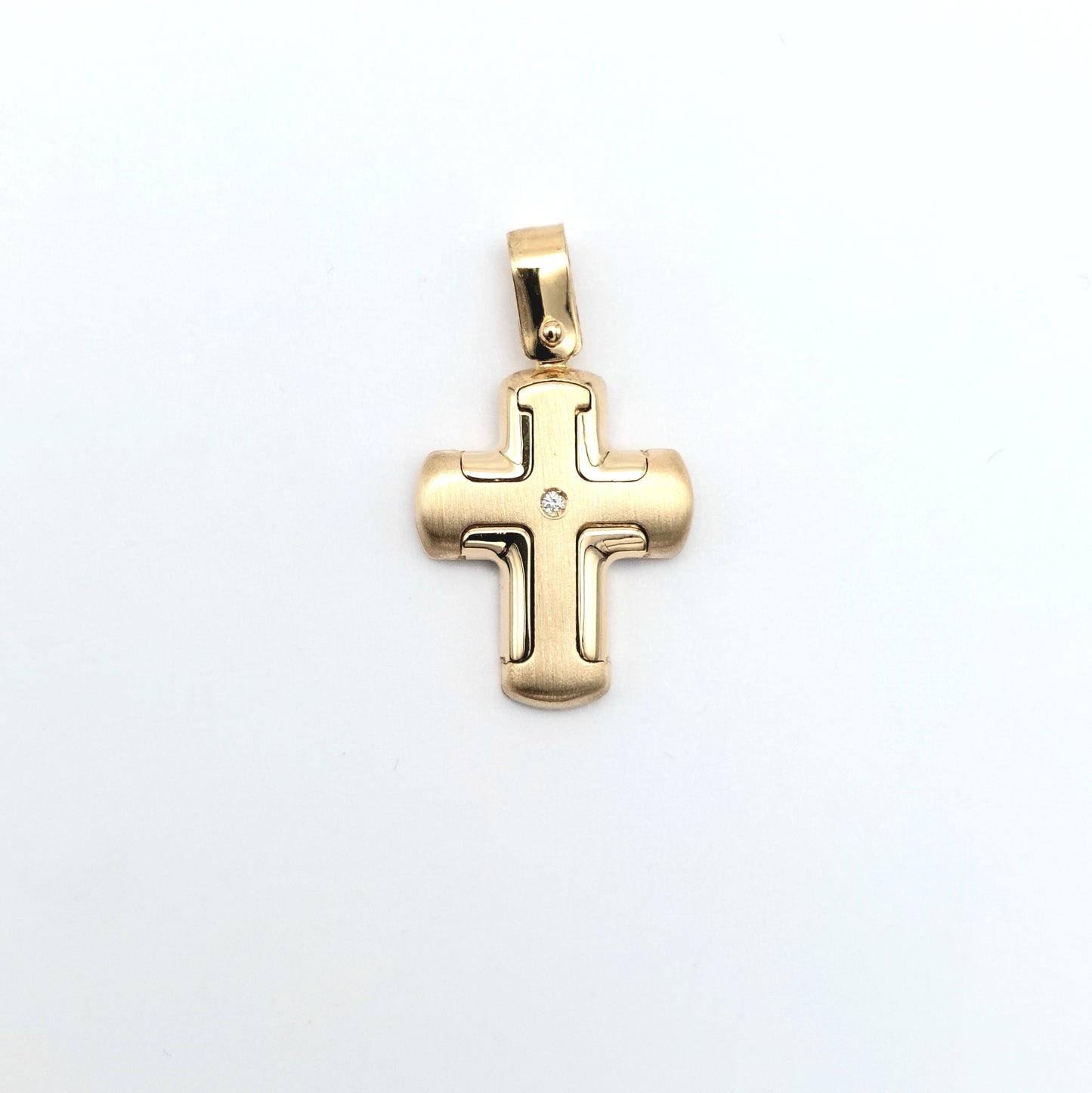 Croce in oro giallo 18 kt con diamantino. CR-ORO026.